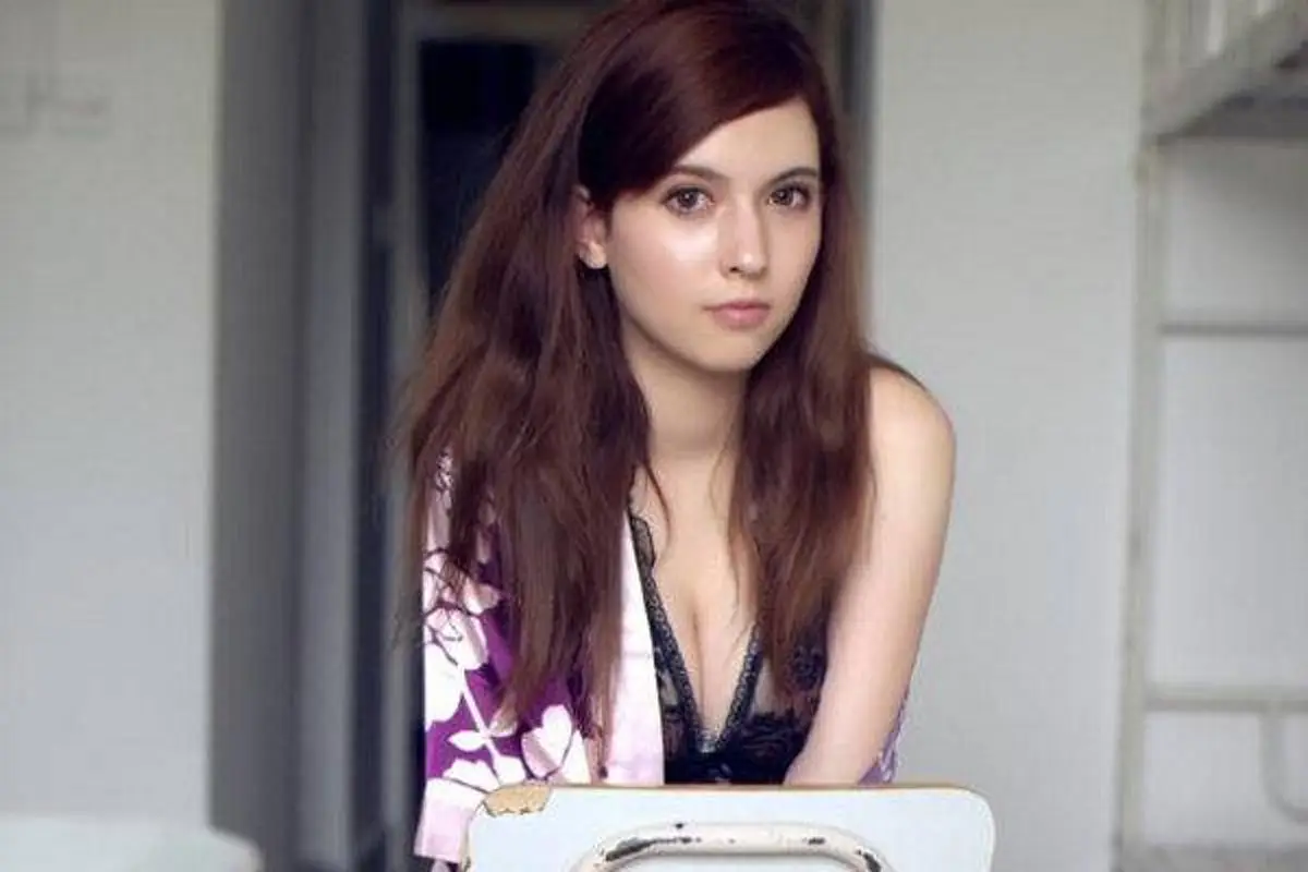 สายเปย์ที่แท้ทรู !! มหาเศรษฐีใจป้ำ ทุ่มเงิน 270 ล้าน ซื้อตัว "โรลา ทาคิซาว่า" อดีตนางเอก AV เซ็นสัญญาให้เป็นผู้ช่วยส่วนตัว 15 ปี !!!