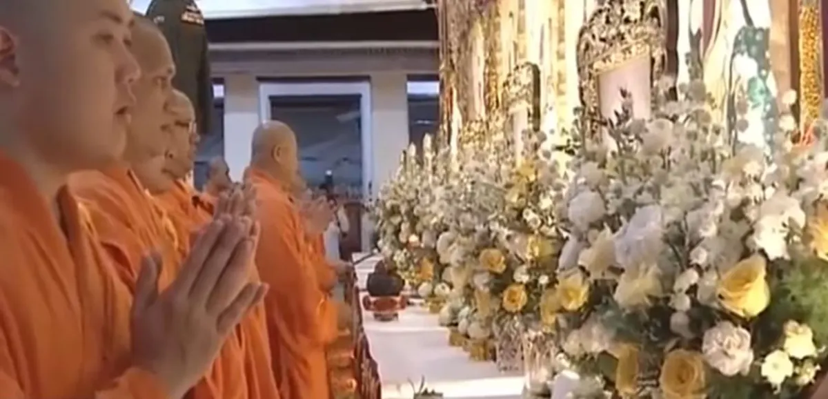 ภาพแรกที่ได้เห็นทำให้ใจหาย ...อ.ธงทอง โพสต์อาลัย ฉลองพระองค์ชุดจอมทัพ หลังอัญเชิญในพิธีกงเต๊กหลวง (ชมภาพ)