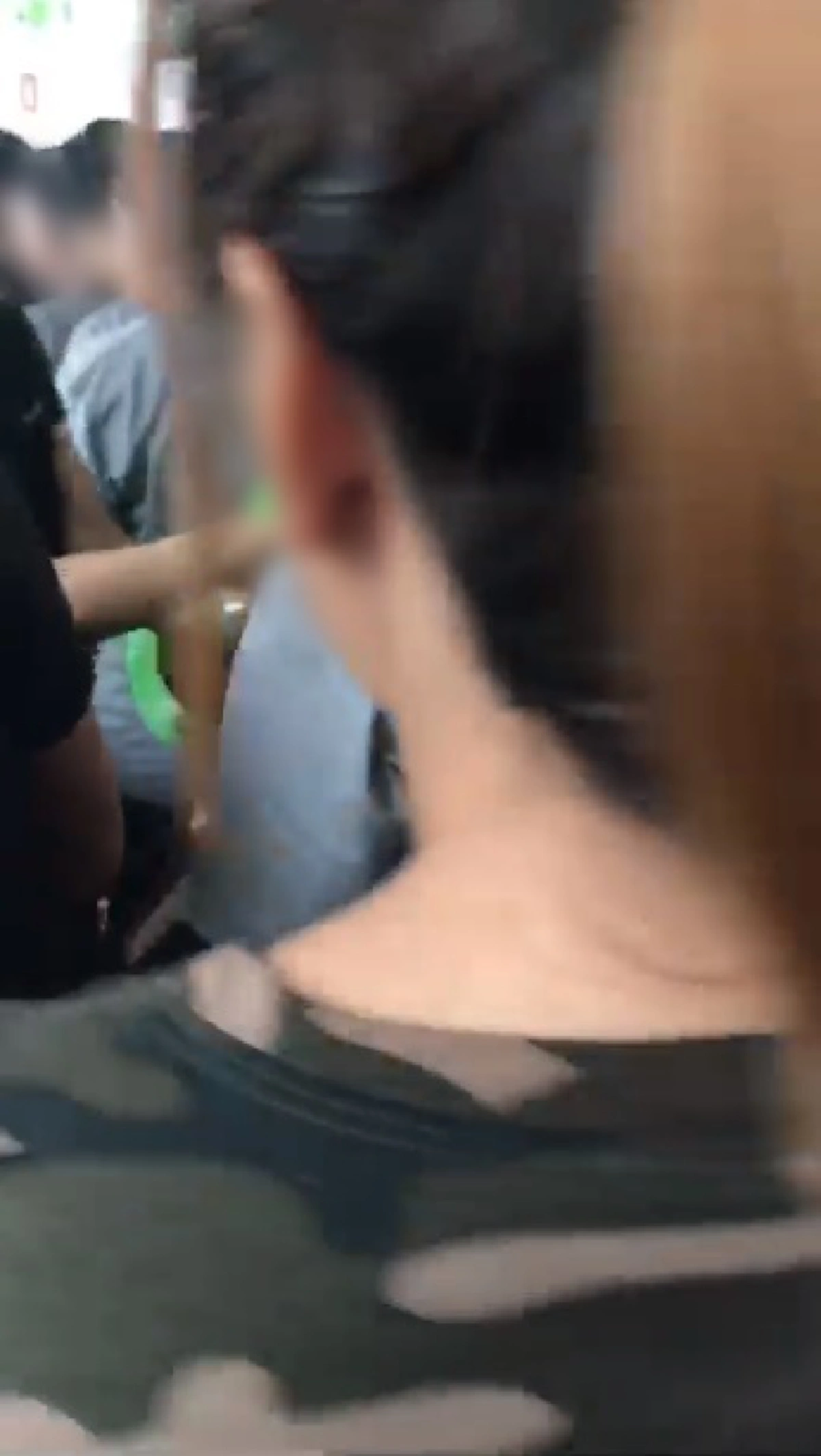 ไม่อายหรอคะ ?!! เฉียบขาด “เมียหลวงเดือด” บุกเอา “กกน.” ไปคืน “เมียน้อย” ในงานสัมมนา ตะโกนด่าลั่น เพื่อนร่วมงานมองตรึม (มีคลิป)