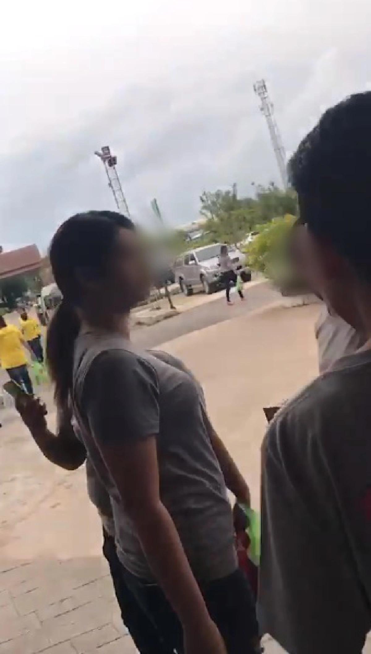 ไม่อายหรอคะ ?!! เฉียบขาด “เมียหลวงเดือด” บุกเอา “กกน.” ไปคืน “เมียน้อย” ในงานสัมมนา ตะโกนด่าลั่น เพื่อนร่วมงานมองตรึม (มีคลิป)