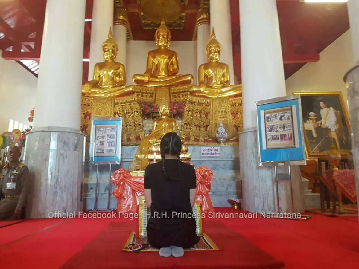 สุดซาบซึ้ง!!! พระองค์หญิงสิริวัณณวรี เสด็จไปทรงสักการะพระพุทธรูปจังหวัดสกลนคร ท่ามกลางประชาชนเฝ้ารอรับเสด็จ ทรงพูดคุยอย่างเป็นกันเอง (ชมภาพ)