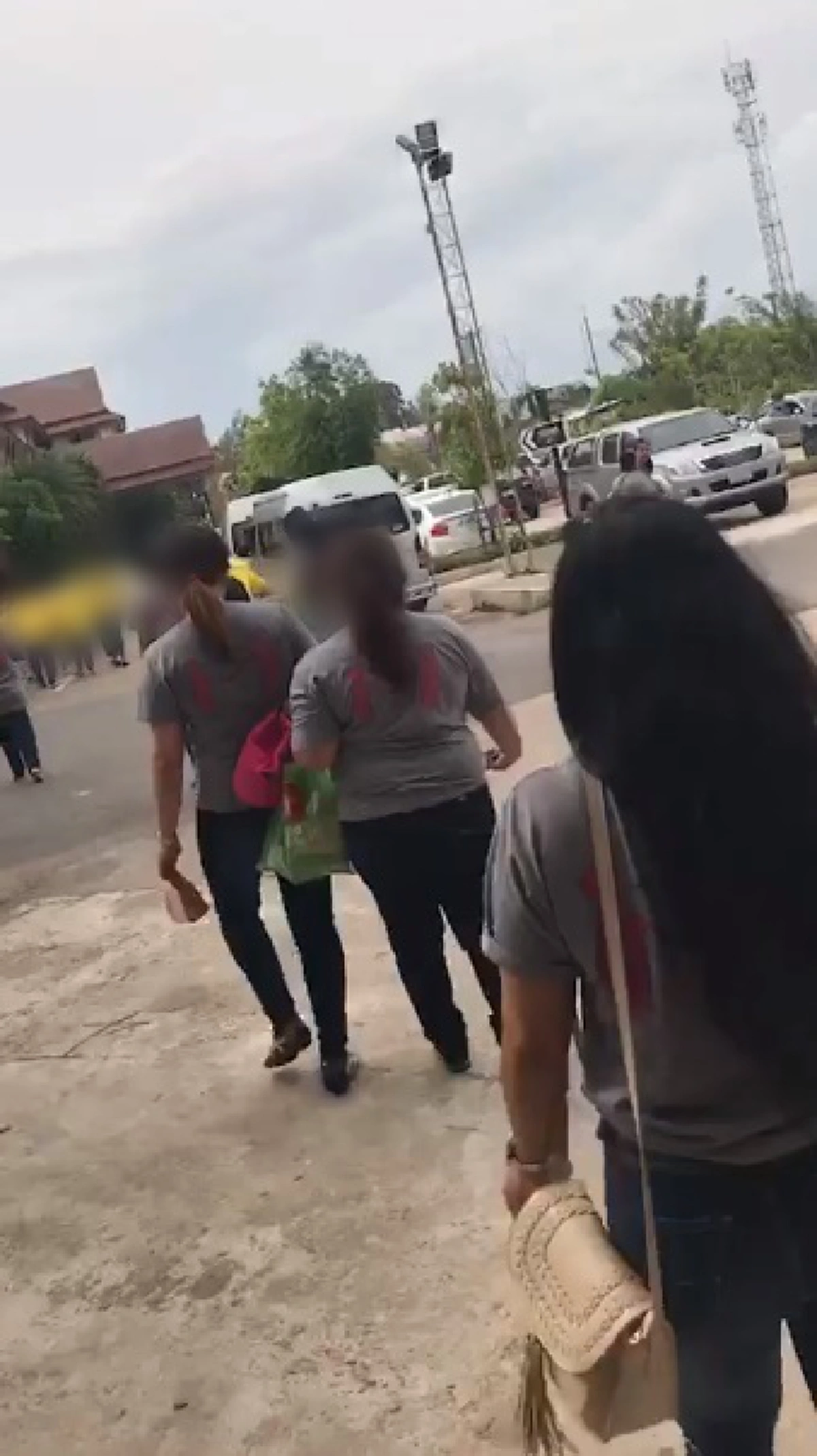 ไม่อายหรอคะ ?!! เฉียบขาด “เมียหลวงเดือด” บุกเอา “กกน.” ไปคืน “เมียน้อย” ในงานสัมมนา ตะโกนด่าลั่น เพื่อนร่วมงานมองตรึม (มีคลิป)