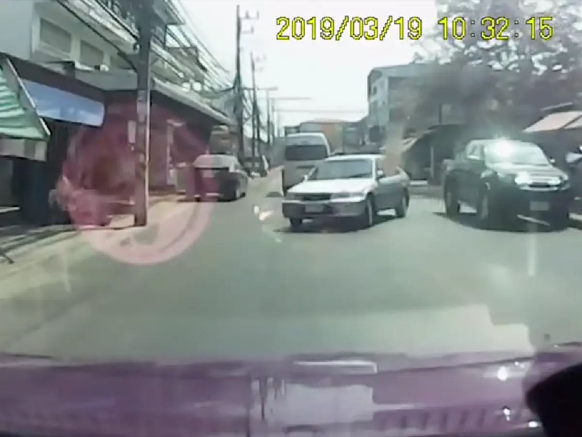  เป็นการขับรถที่มักง่ายสุดๆ แถมยังไร้ความรับผิดชอบอีกด้วย