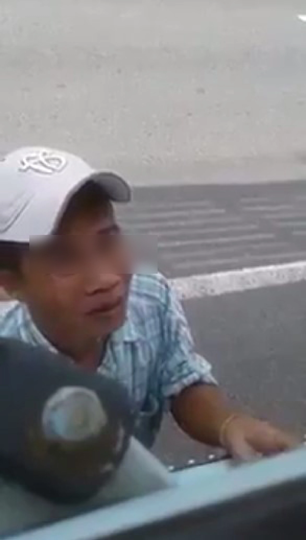 ใครพบเจอโปรดระวัง!!! มิจฉาชีพอีกรูปแบบ อ้างน้ำมันหมด ต้องเดินทางเลยเอาพระมาให้บูชา เจอตอกหน้ากลับหงายเงิบ!!!(มีคลิป)