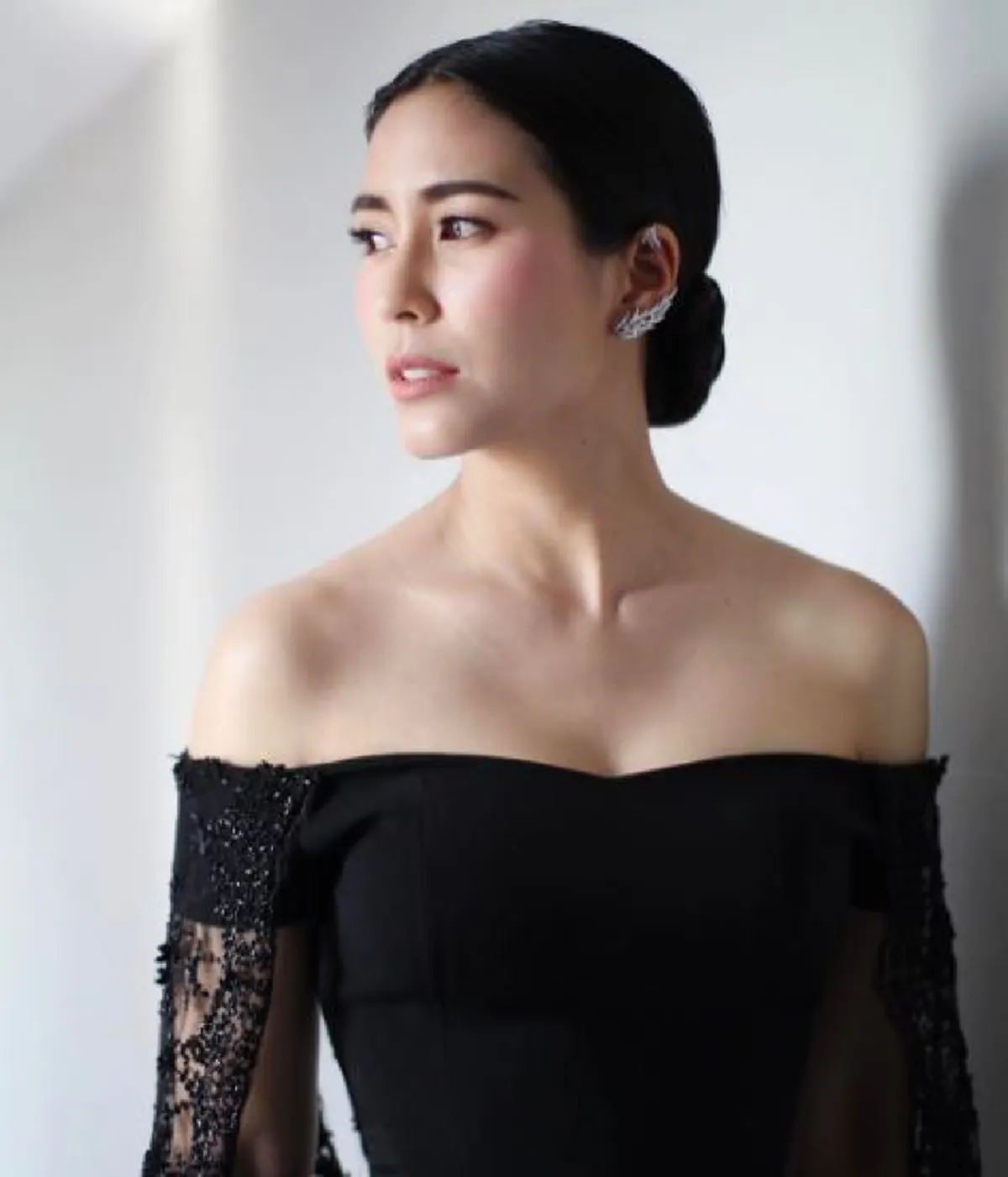 สวยทะลุจักรวาล!! รวมภาพล่าสุด "จุ๋ย วรัทยา" ในชุดไทยศิวาลัย สวยสง่าน่าจับตามอง จากฝีมือช่างแต่งหน้าชื่อดัง บอกเลยงานนี้ขยี้ตากันรัวๆ ??
