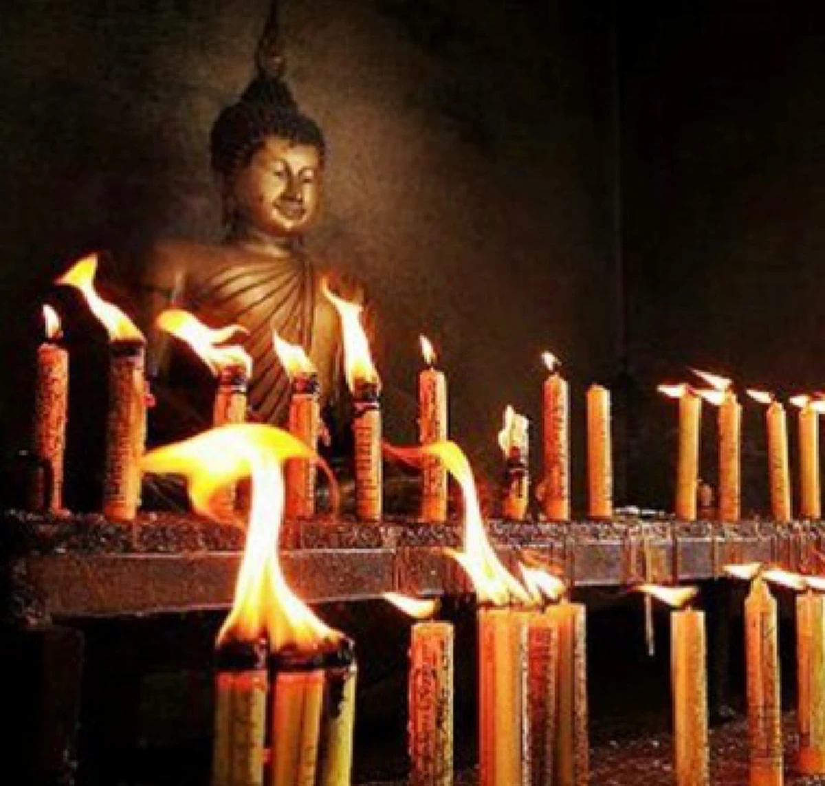 ห้ามลืม! วันนี้..วันพระ บทสวดมนต์ “แบบสั้น” แต่มี “อนุภาพสูง” สวดบทนี้ทุกวัน ช่วยหนุนนำให้มีแต่ความสุขความเจริญ.. สาธุ!?!