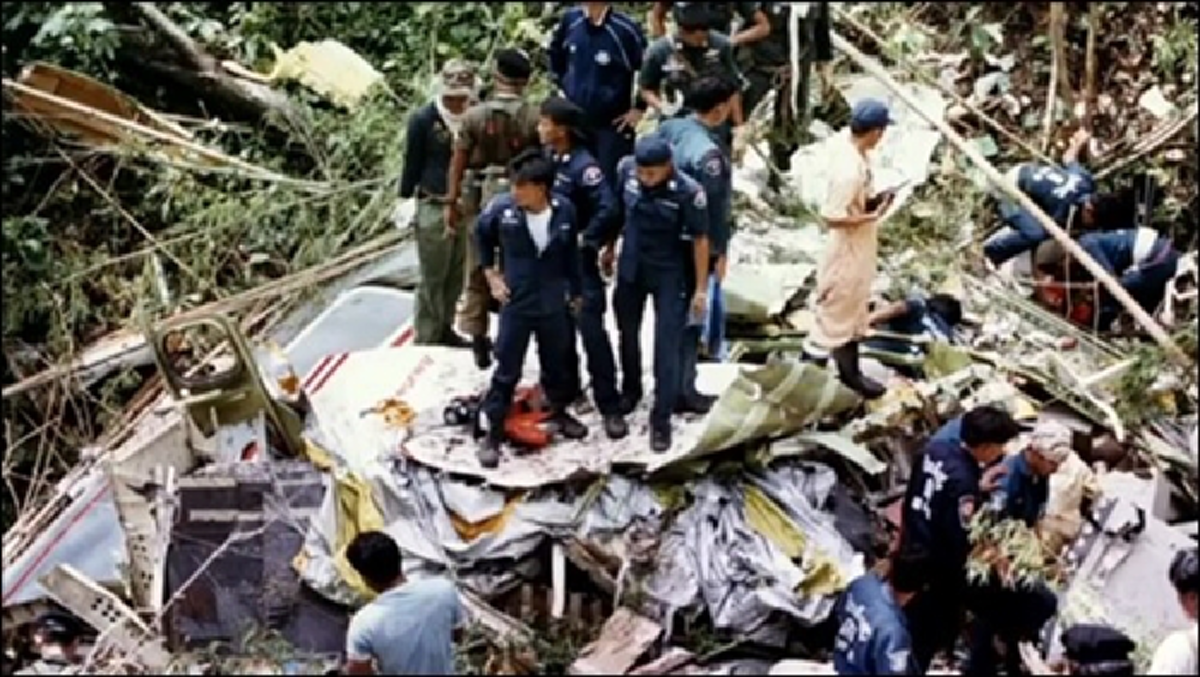 เรื่องเล่าหลอนหัวโกร๋น แห่แชร์ !!! เรื่องเล่าการพบเจอสิ่งลี้ลับ ณ สุสานเลาด้าแอร์ในตำนาน !!! เหตุการณ์เครื่องบินตกครั้งใหญ่ที่สุดในไทย