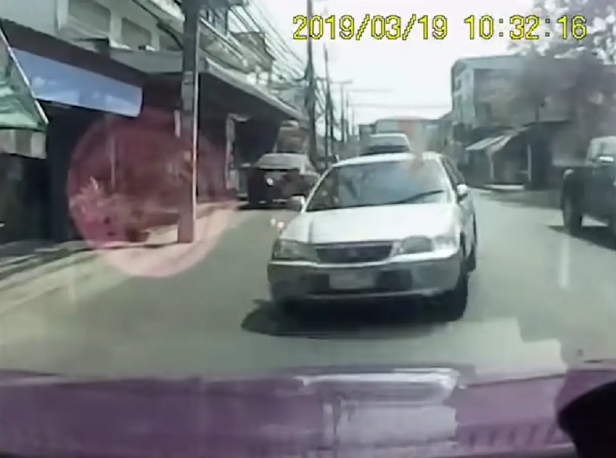 ขับรถมักง่าย