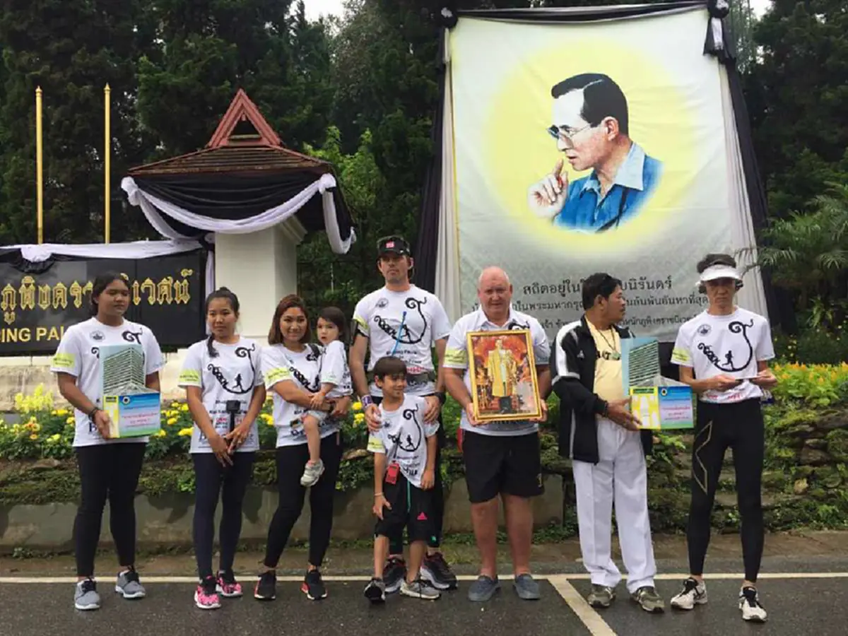 ขอกำลังใจคนไทย!! คริส อดีตทหารคอมมานโดอังกฤษ ร่างกายทรุดเข้ารพ.แต่ไม่ละความตั้งใจวิ่ง900กิโลร่วมหาทุนสร้างตึกศิริราช สู้เพื่อพ่อ