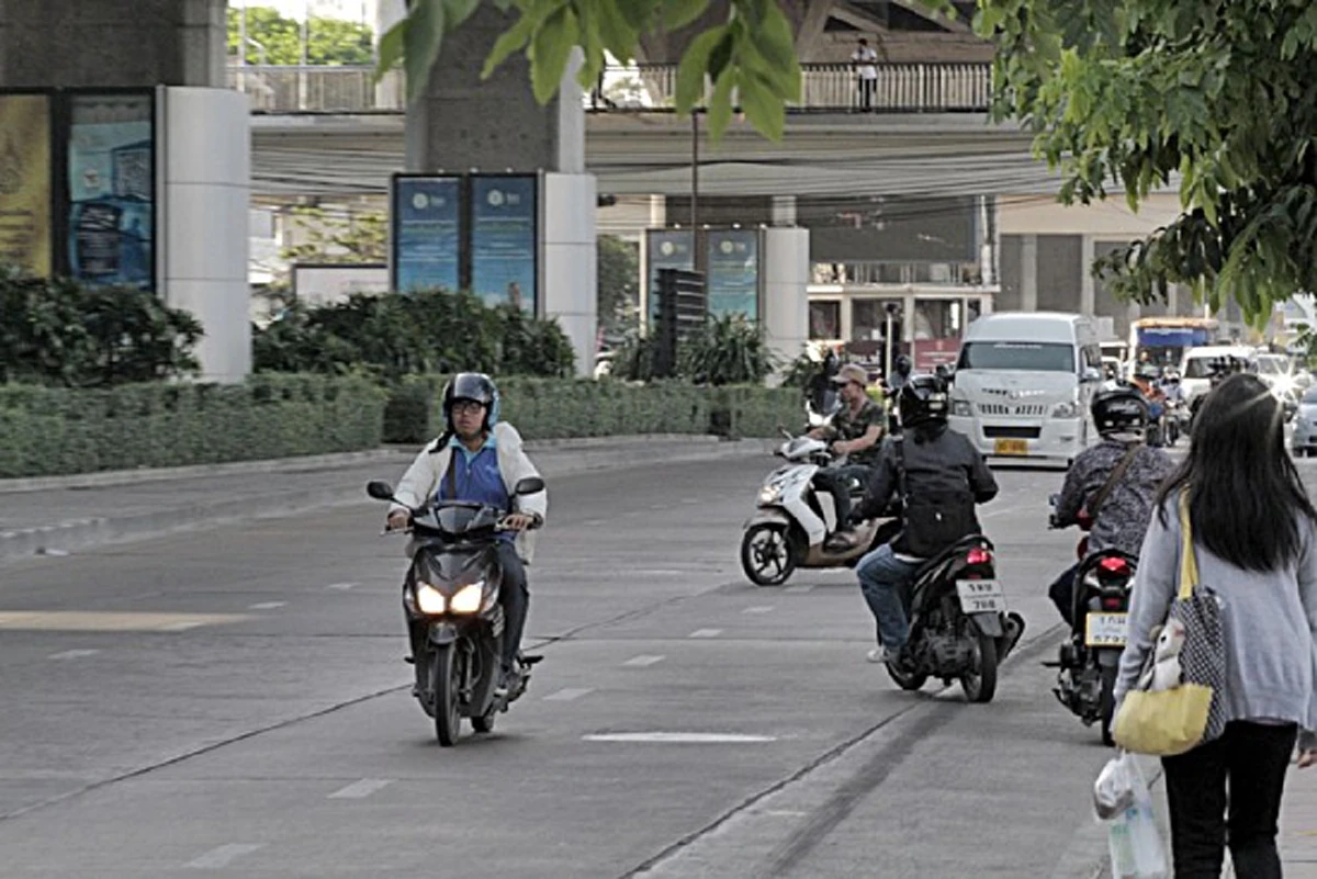 แบบนี้ก็มีด้วย!!! ระวัง กฎหมายชี้ ขับรถชน"จยย.ย้อนศร"อาจเอาผิดไม่ได้!!!(รายละเอียด)