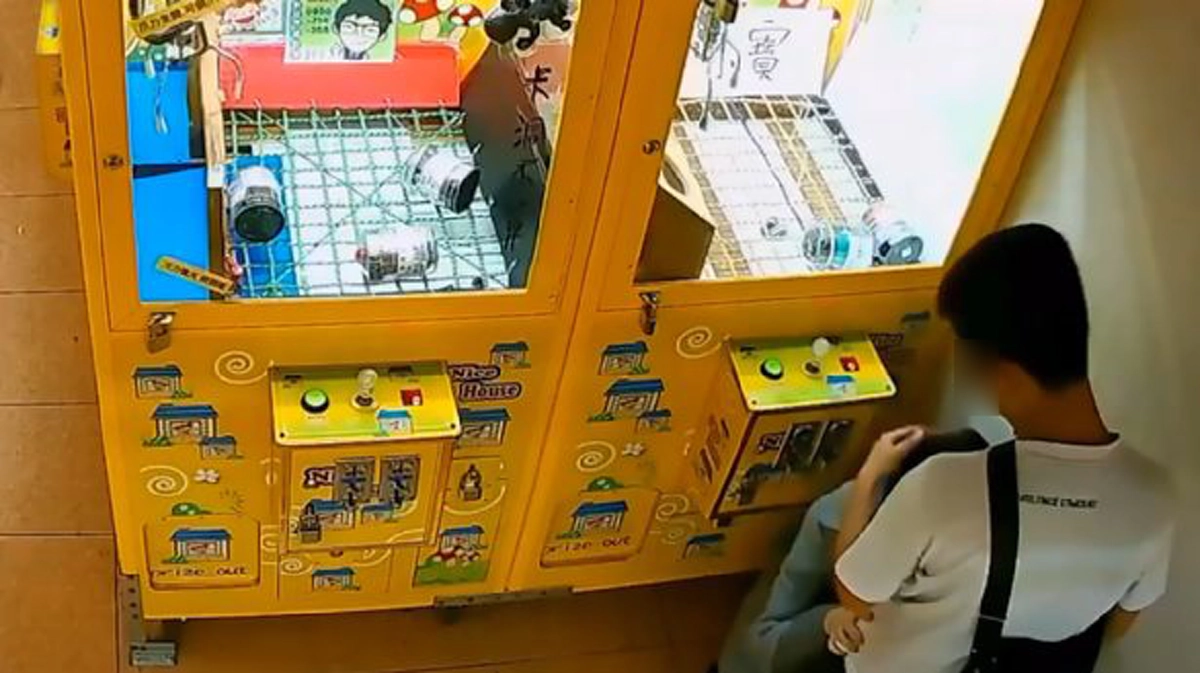 แชร์สนั่น!!! สุดเสื่อม ว่อนคลิปคู่รักนัวเนียกันกลางห้าง สุดพีคฝ่ายหญิงถึงกับอมนกเขาให้ ไม่แคร์สื่อ วงจรปิดจับภาพชัดเจน!!!