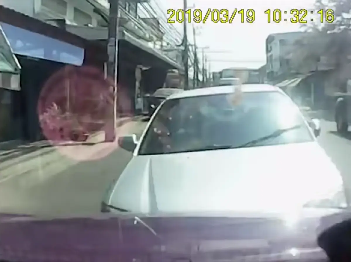 ขับรถมักง่าย