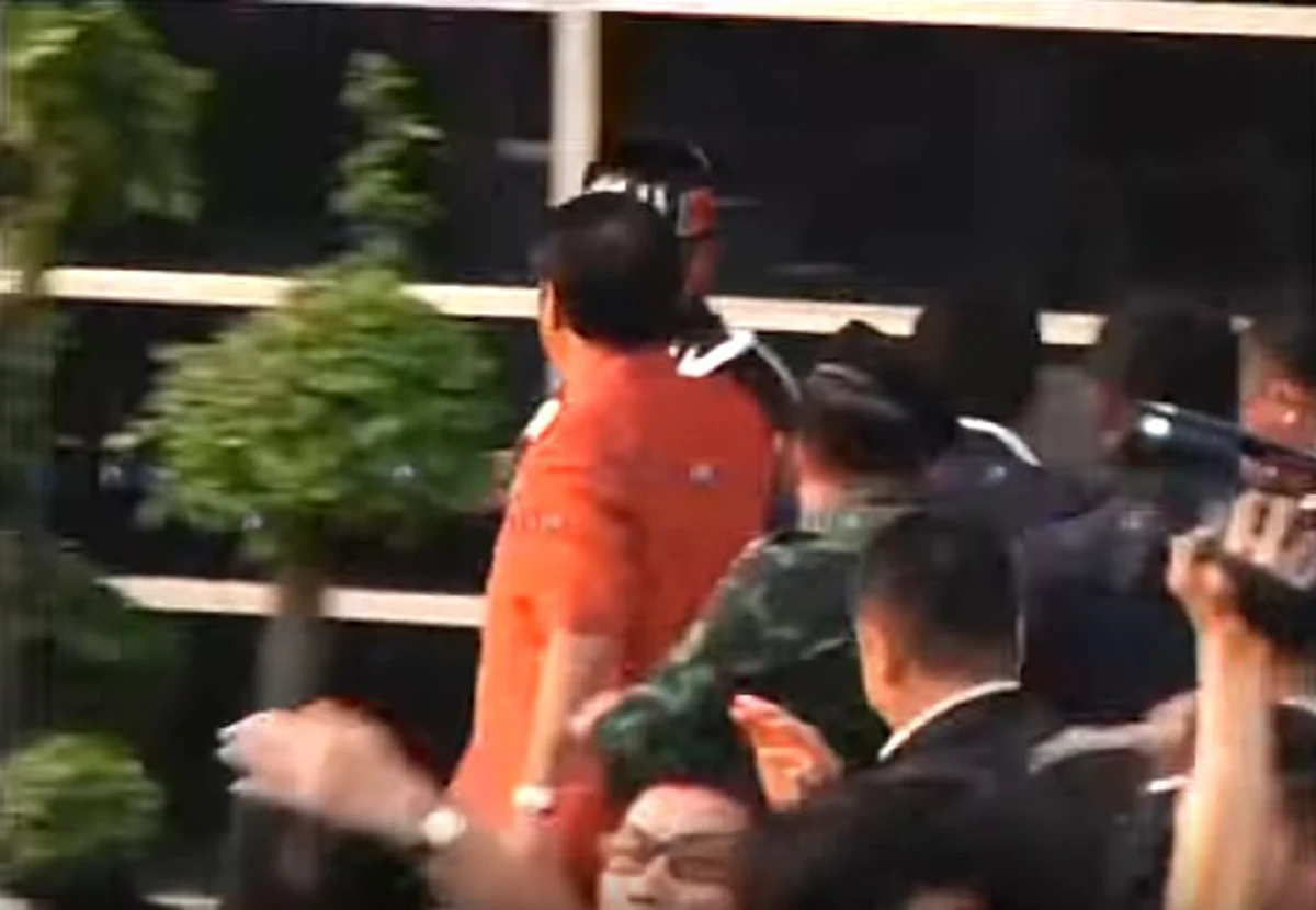 คนที่คุณก็รู้ว่าใคร!!! ยังจำวันนั้นได้ดี "วินาทีใครบางคนวิ่งหนีชาวนา" หลังเจรจาจำนำข้าวแป๊ก...ปล่อยชาวนาเจ็บปวดแสนสาหัส!!!(มีคลิป)