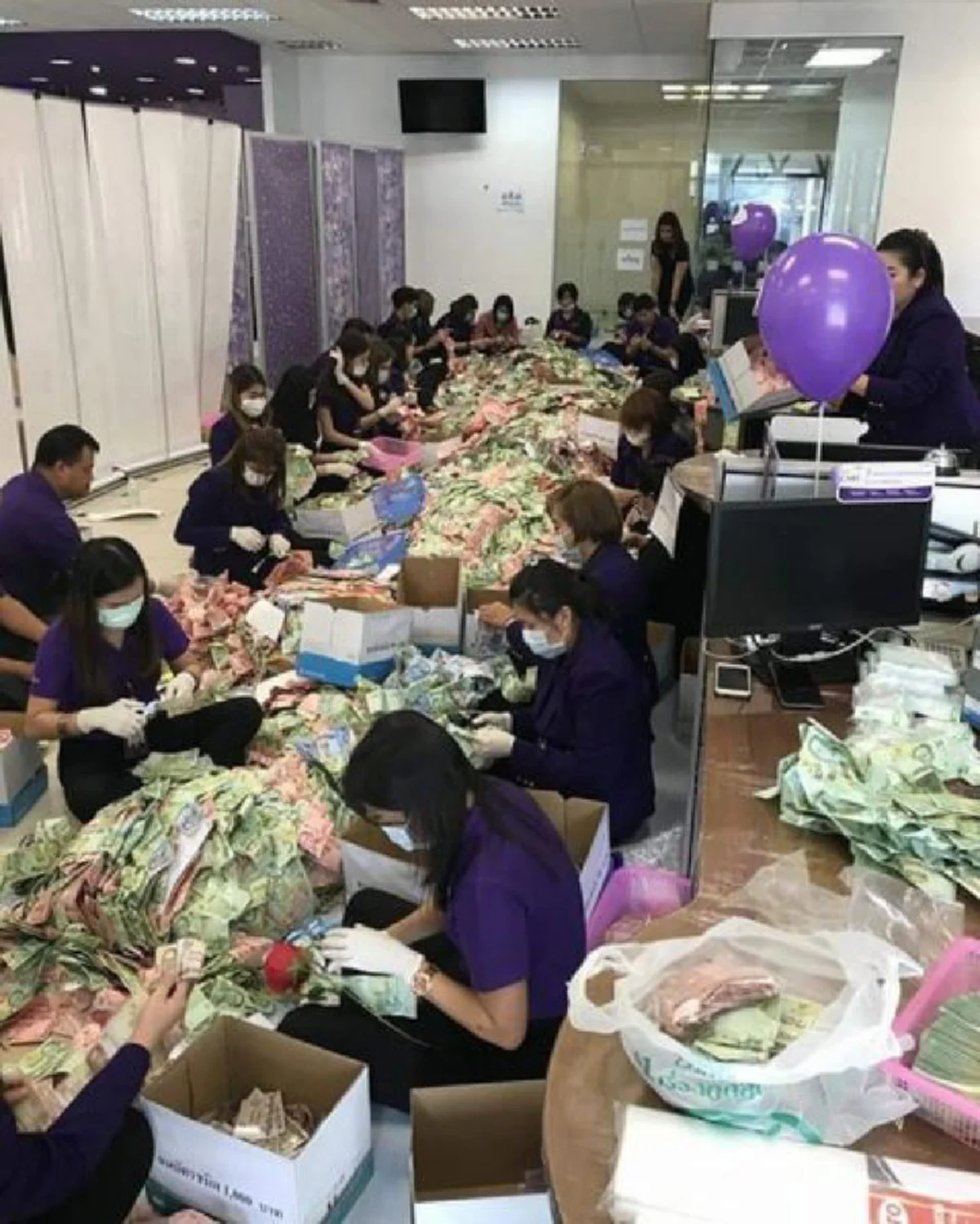 #700ล้านแล้วจ้า!! ตูน บอดี้สแลม ทำสำเร็จ ยอดบริจาคทะลุเป้า 700ล้าน ทำคนไทยปลื้มใจไปไม่น้อย !! (ชมคลิป)