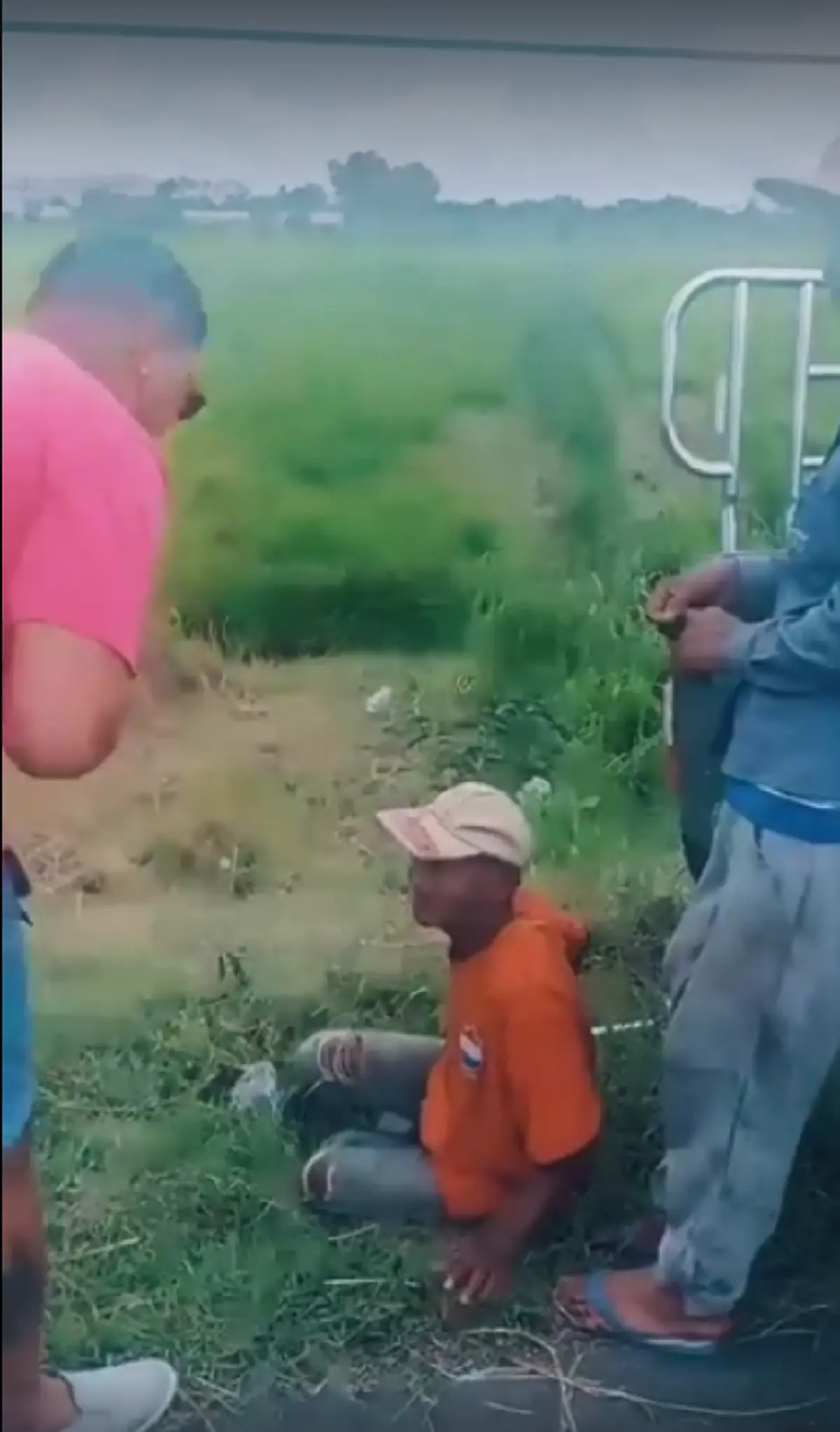 จับลุงขโมยตัดข้าวชาวบ้าน คาหนังคาเขา