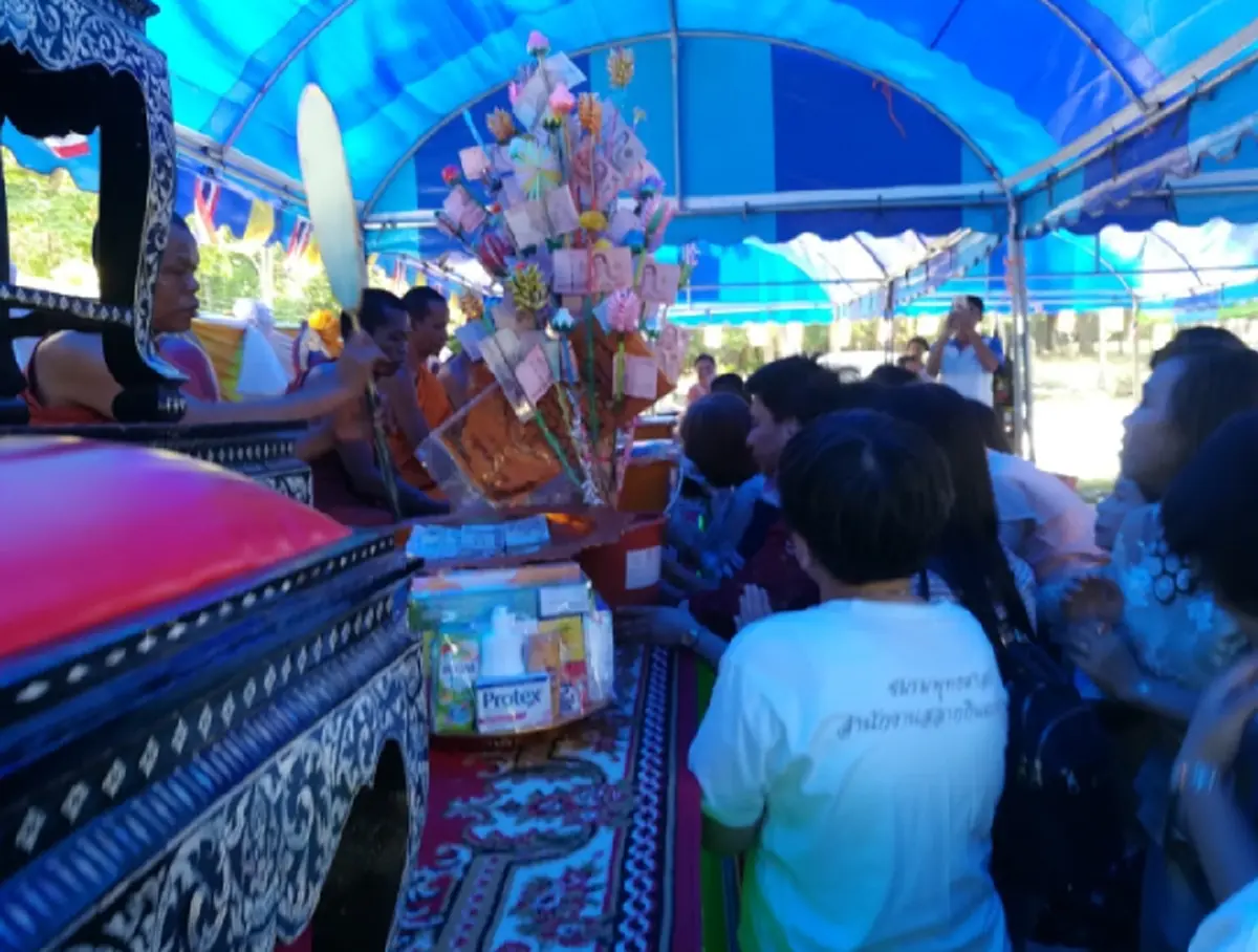 เลขกองสลาก ทำบุญถวายเทียนพรรษาและทอดผ้าป่า ให้กันตรงๆ
