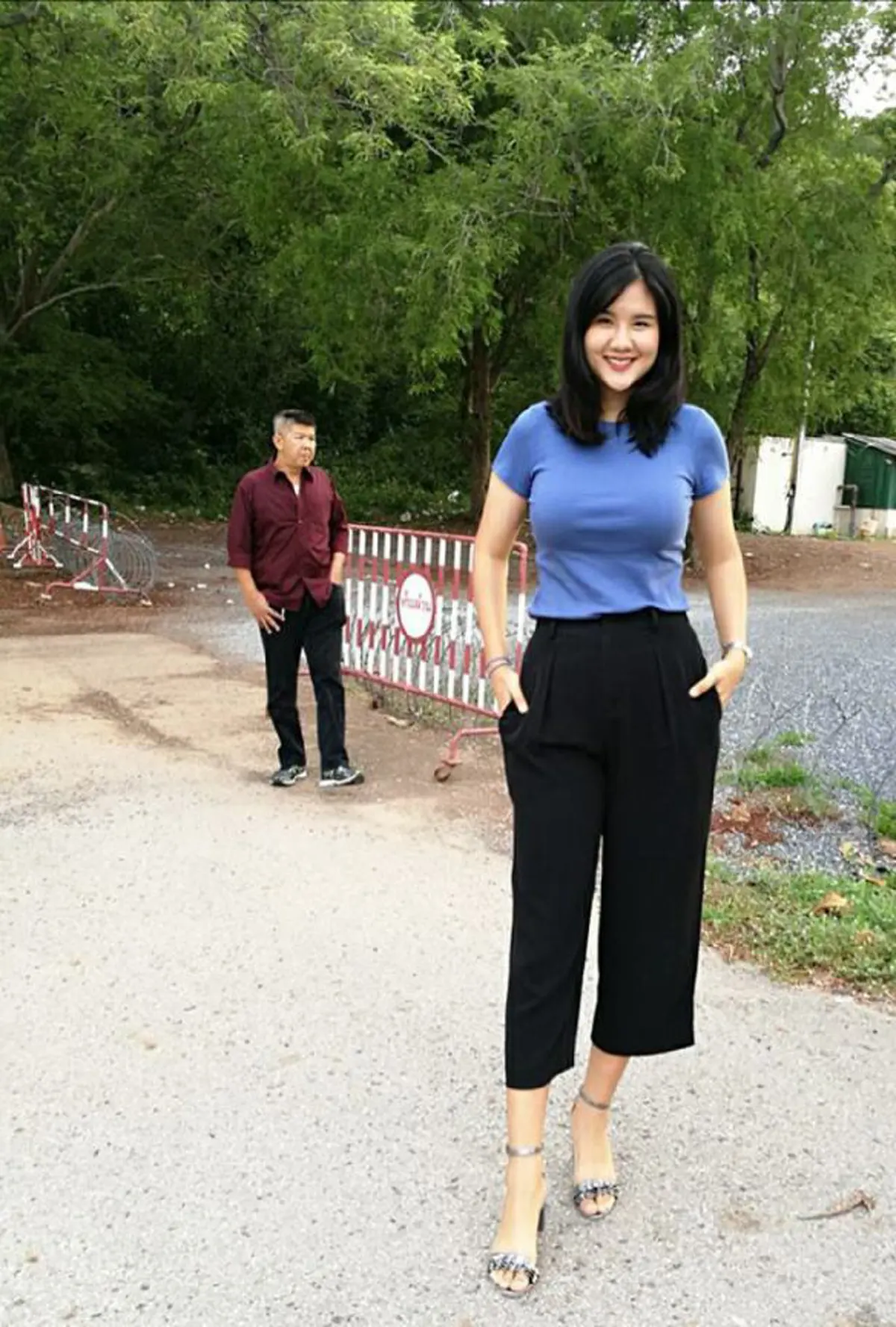 เข้าใจทันที ทำไมเธอดูสู้คนมาก !!! เปิดประวัติ  “เมี่ยง” พี่สาวน้องเมย รู้เลยว่าทำไมถึงกล้าเจรจากับทางโรงเรียน กระจ่างแจ้งเลย !!  (มีภาพ)