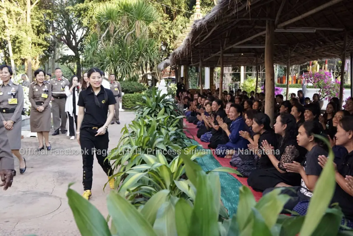 มิอาจหาที่ใดเปรียบ! "พระองค์เจ้าสิริวัณณวรี" องค์หญิงของพสกนิกรชาวไทย กับพระอิริยาบถที่ไม่ถือพระองค์เลยแม้แต่น้อย เมื่อเสด็จเยือนสกลนคร(ภาพ)