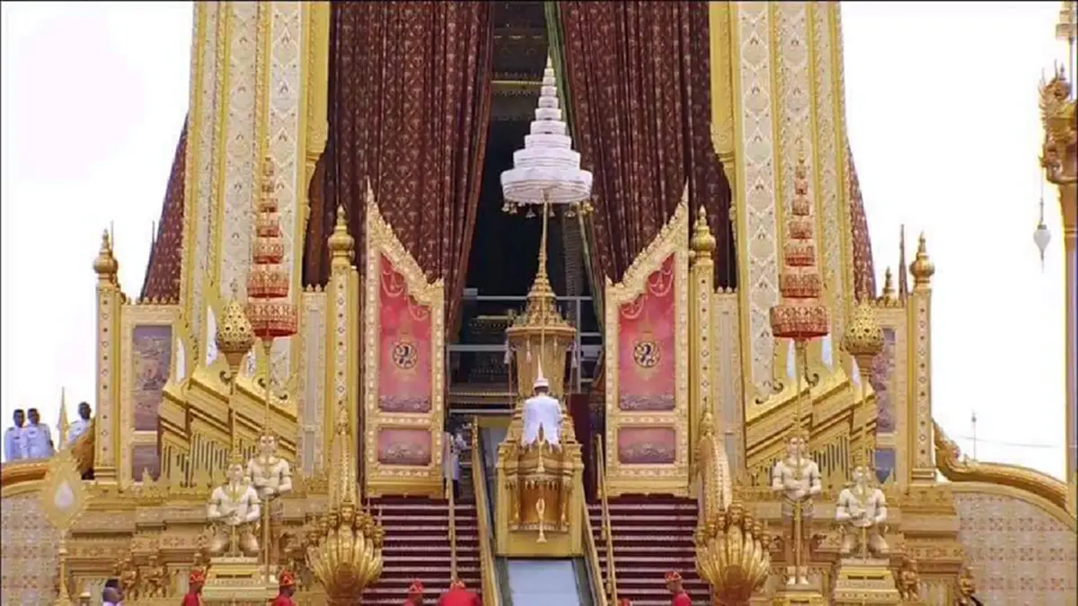 ประชาชนสุดตื้นตันหลังมีกำหนดการเปิดให้ชมนิทรรศการพระเมรุมาศ ระหว่างวันที่ ๒ ถึง ๓๐ พฤศจิกายน ๒๕๖๐