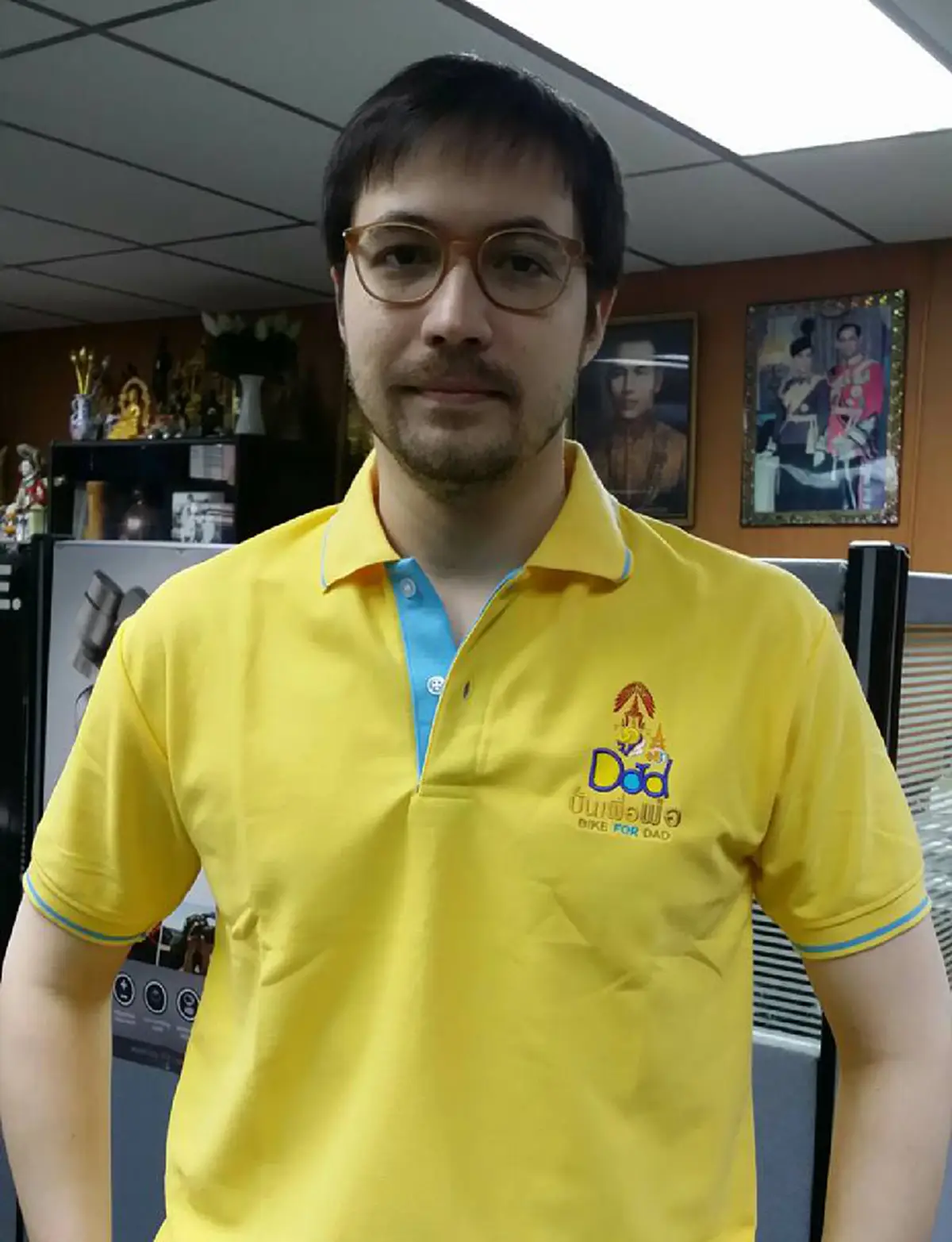 เขาเป็นใครนะคะ!? "แคท" โพสต์ภาพร่วม "มารีญา" ตอนเด็ก! แต่ชาวเน็ตหลุดโฟกัส!? จ้องหนุ่มหล่อที่อยู่ข้างๆ หล่อบาดใจพระเอกยังอาย!! (ภาพ)