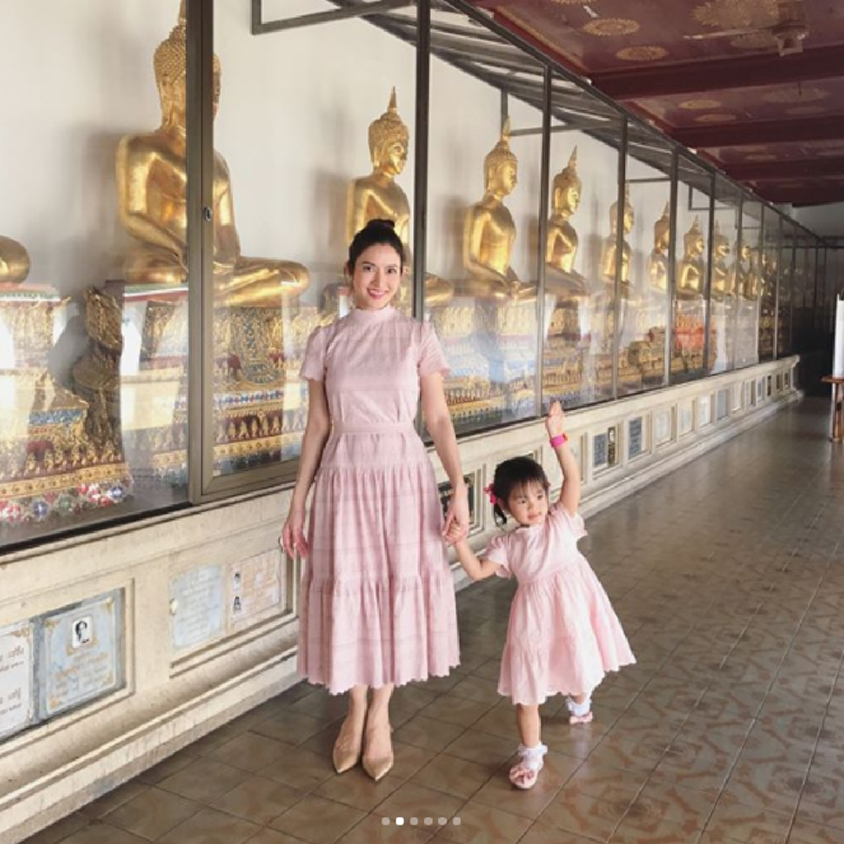 สวยทั้งคุณแม่คุณลูก!! "แอฟ" พา "น้องปีใหม่" ทำบุญเลี้ยงพระ ในวันเกิดครบ 3 ขวบ พร้อมขอบคุณทุกคำอวยพรของทุกท่าน #น่าเอ็นดู