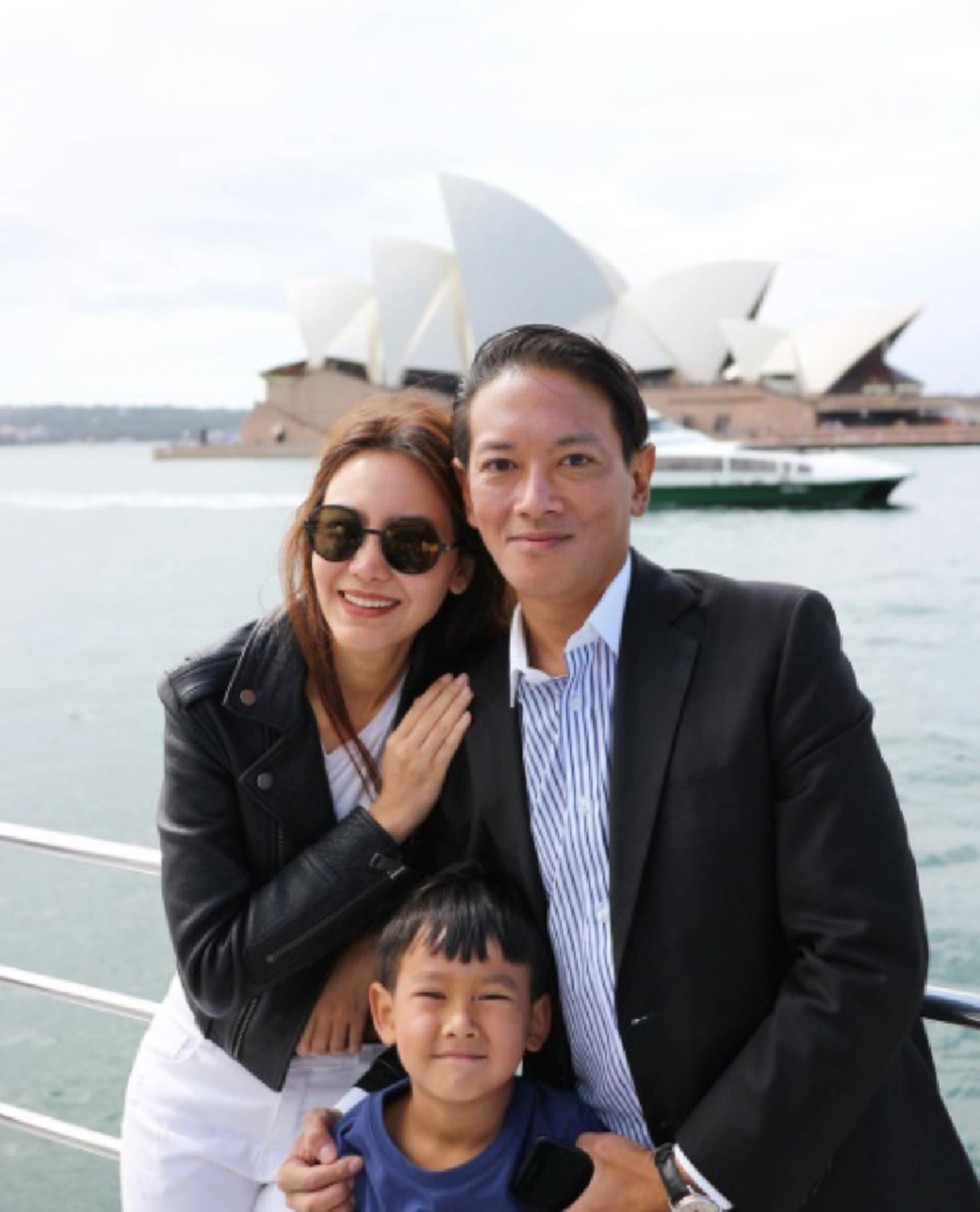 #ลืมกันหรือยัง!! ส่องพิธีกรสาว "นาเดีย" หลัง "อำลาวงการบันเทิง" ล่าสุด ใช้ชีวิตดั่งเจ้าหญิง แต่งงานมีสามี ดีกรีหม่อมหลวงยศสูง !! (ชมคลิป)