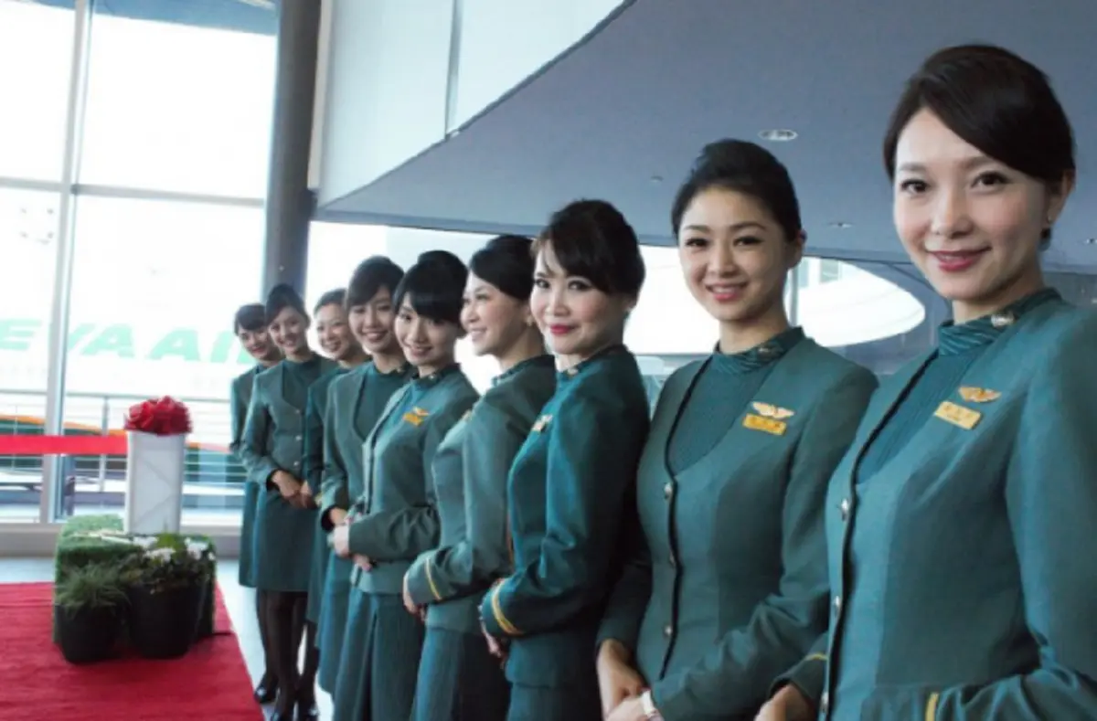 ขยี้ตาแทบหลุด!!! ส่งลูกหลานเรียนด่วน เผย“เงินเดือน”ของสจ๊วต และ แอร์โฮสเตส แต่ละสายการบิน ที่หลายคนไม่เคยรู้มาก่อน!!!