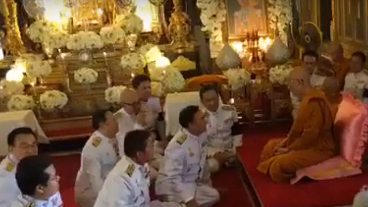 ด่วนๆๆ มาดูบรรยากาศ สมเด็จพระมหามุนีวงศ์ออกพบลูกศิย์ครั้งแรก หลังทราบข่าวการสถาปนาเป็น สมเด็จพระสังฆราช ณ วัดราชบพิตรฯ