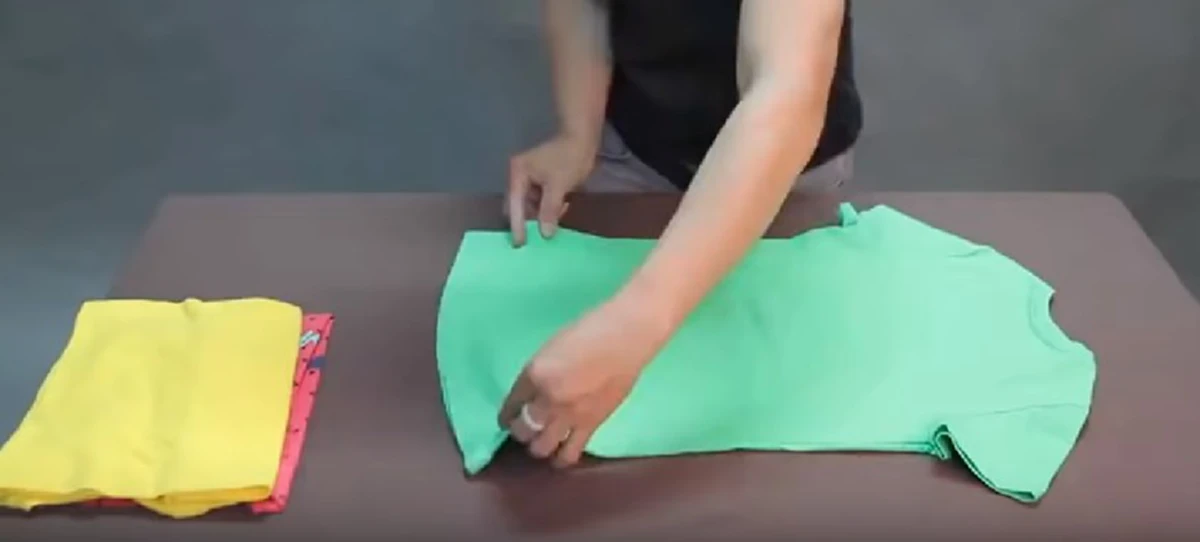 วิธีพับผ้าใส่กระเป๋าเดินทาง ให้ประหยัดพื้นที่แถมเสื้อผ้าไม่มียับ