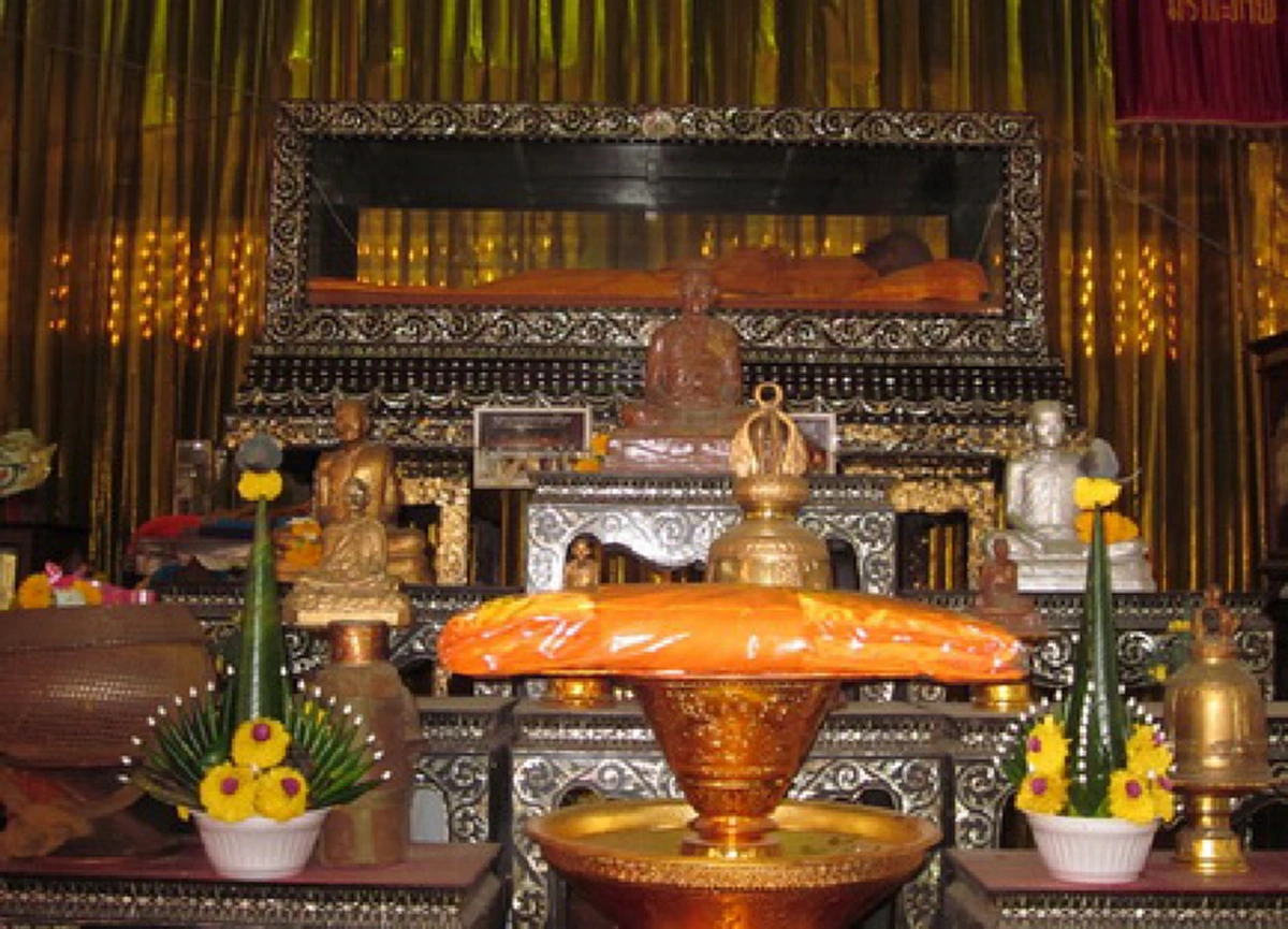 อิทธิปาฏิหาริย์ ๗ อย่างบนสรีระสังขาร "หลวงพ่อพรหม วัดช่องแค"ไม่เพียง ไม่เน่าเปื่อย แต่ยังงอกขึ้นได้ อย่างน่าอัศจรรย์ ด้วยบุญบารมีที่สูงยิ่ง