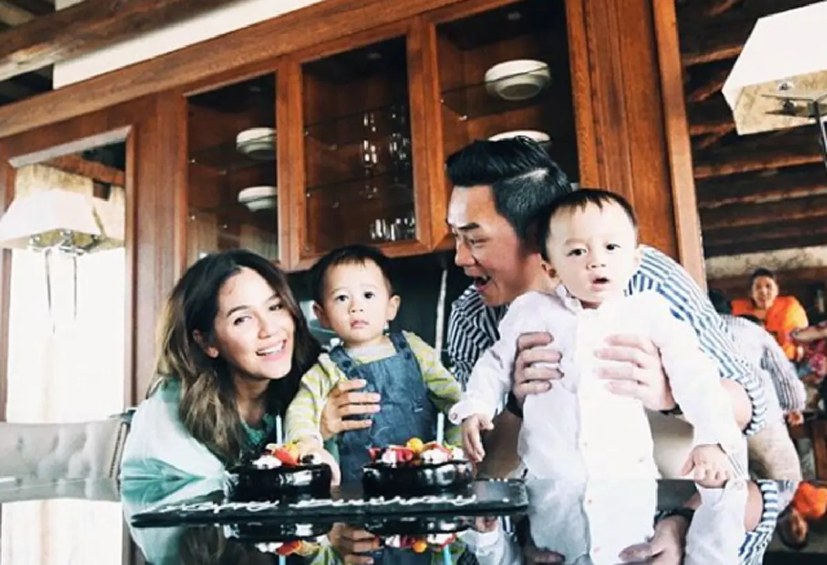 ได้ใจเต็มๆ "ชมพู่" ตอบชัดสาเหตุที่ไม่ซื้อของแพงให้ลูกแฝดใช้ รวยแค่ไหนก็ขอเลี้ยงแบบติดดิน