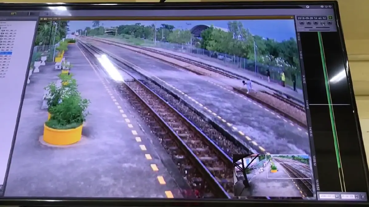 โจ๋สุดเกรียนวางก้อนหินบนรางรถไฟ ขณะที่ขบวนม้าเหล็กกำลังพุ่งมาอย่างเร็ว