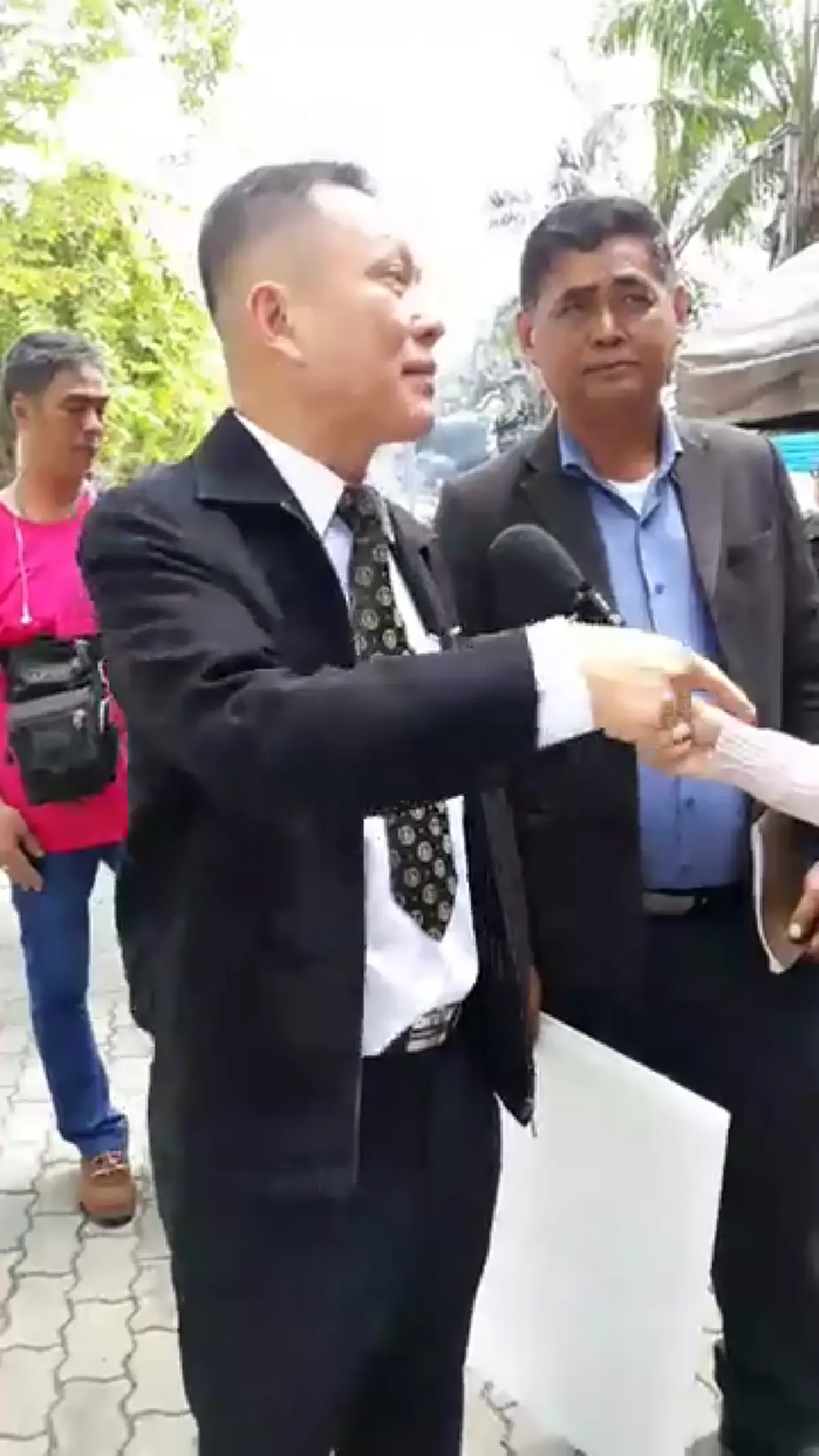 ด่วนๆ "บิ๊กตู่" พูดแล้วไม่เห็นด้วยแก้กม.เพิ่มโทษไม่พกใบขับขี่ "ทนายวรกร" ลุยยื่นสนช.ค้านเปิดช่องตร.ทุจริต