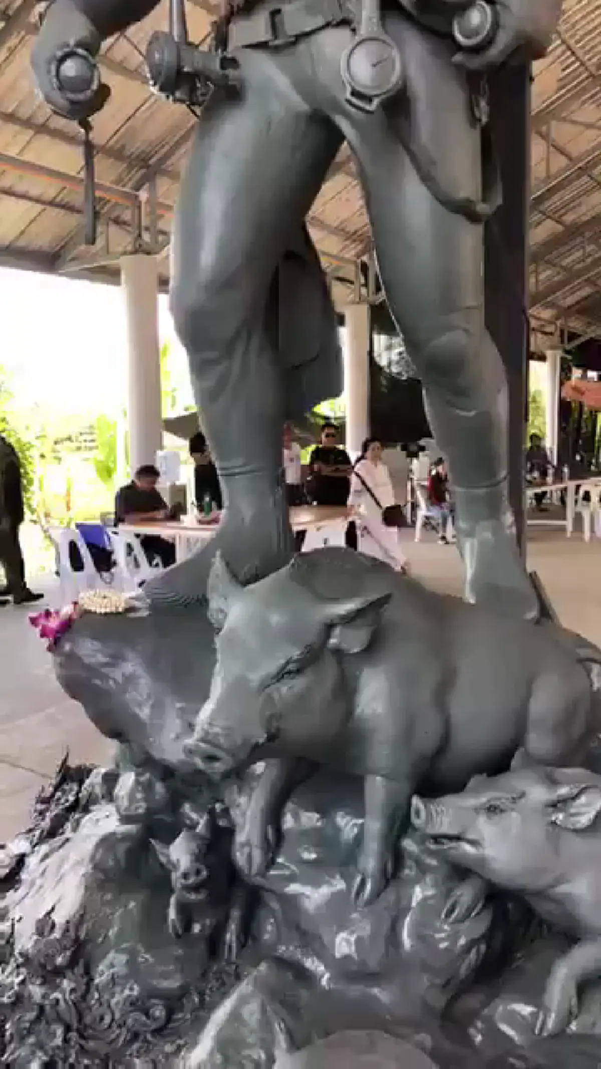 ราวกับมีชีวิต รูปปั้น "จ่าแซม+13หมูป่า" เสร็จสมบูรณ์แล้ว "อ.เฉลิมชัย" เล่าประทับใจยกเป็นประติมากรรมระดับโลก