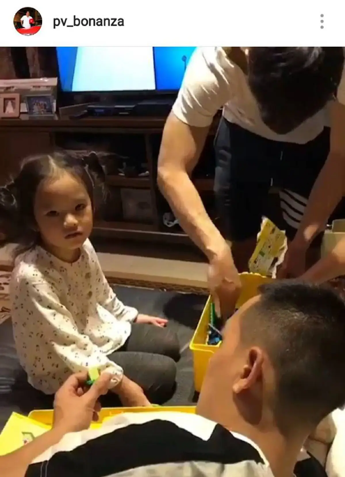เปิดโมเม้นต์น่ารัก \"คุณปู่ไพวงษ์\" บอกให้ \"น้องปีใหม่\" เลิกเล่นของเล่น เจอลูกต่อรองอ้อนๆ ไม่ต้องบอกก็คงรู้ว่าใครชนะ (คลิป)