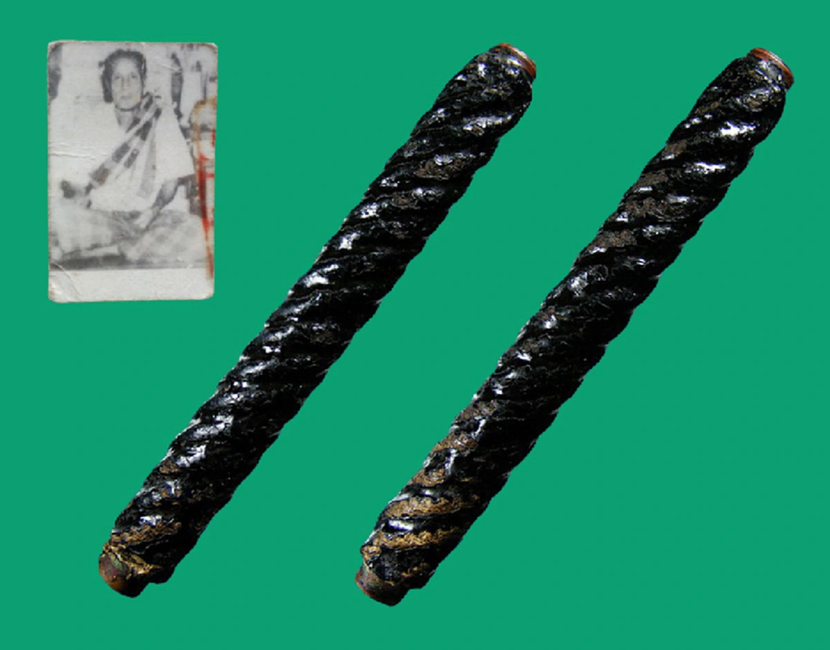 ร้อนวิชา..อาจารย์แปลก ร้อยบาง ขอดผ้าด้วยมือเดียว ให้ศิษย์เอาไปลองยิงในป่าช้า นัดแรก แชะ นัดสอง แชะ..ยิงไม่ออกแม้นัดเดียว.