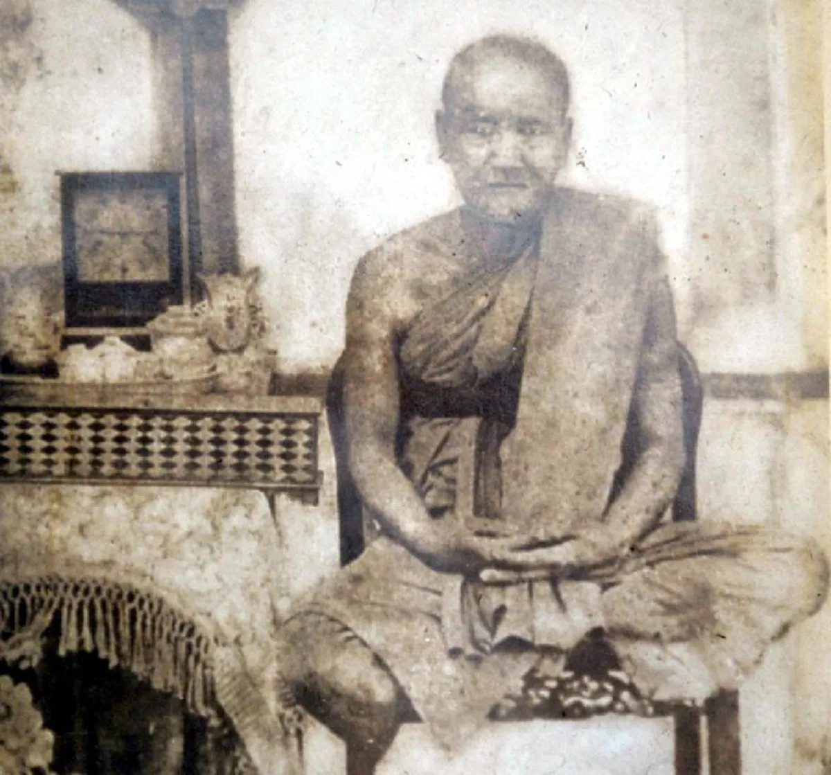 ไม่รู้จักเสียแล้ว..ช้างป่าจอมเกเร ชอบแกล้งพระเป็นว่าเล่น เจอ "หลวงปู่เอี่ยม" เป่าเพียงเบาๆถึงกับขาทรุดกองกับพื้น..