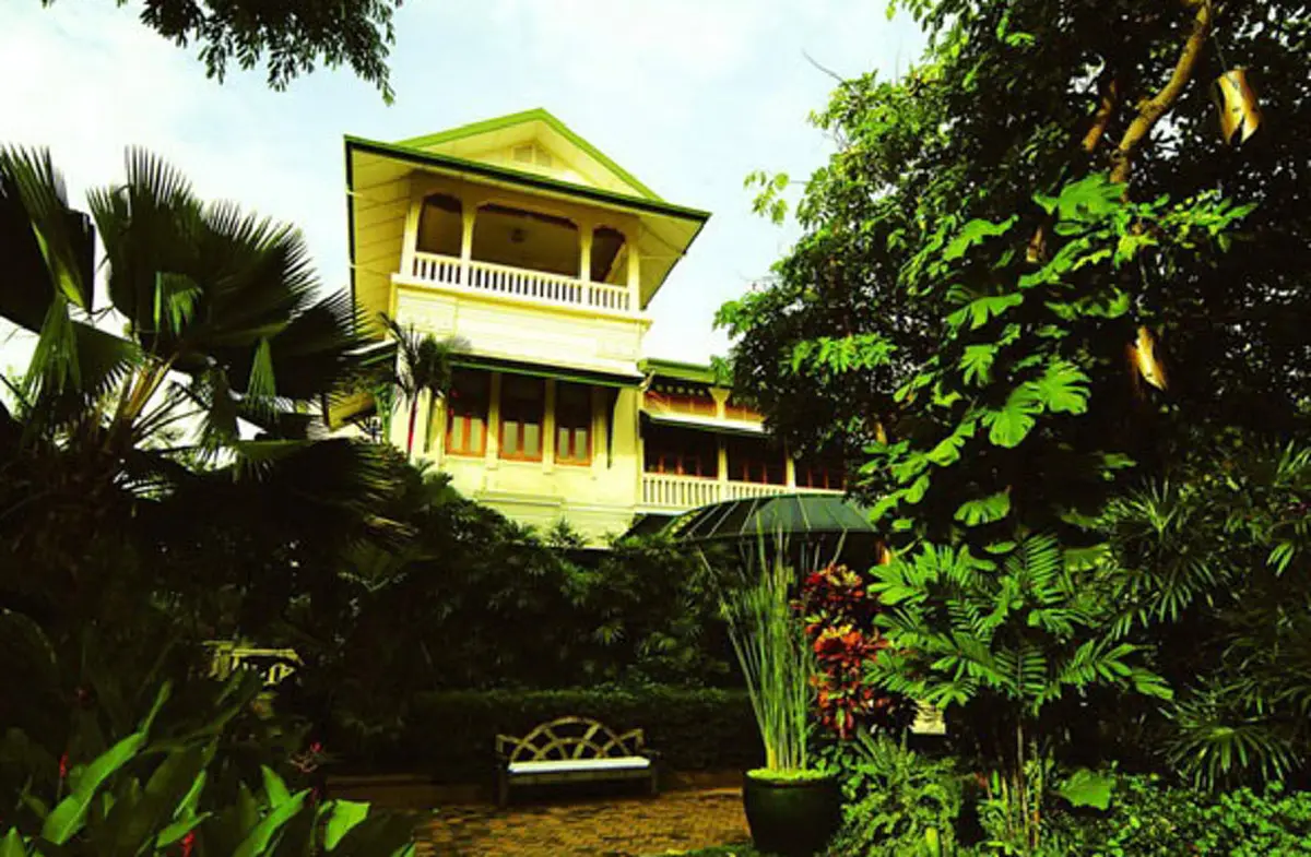 ยิ่งกว่าในนิยาย!! เปิดบ้าน "จักรพงษ์" อายุกว่าร้อยปี แต่ความงามยังอยู่ครบ สร้างตั้งเเต่สมัยรัชกาลที่ 5 หลายคนไม่เคยเห็นมาก่อน! (ชมภาพ)