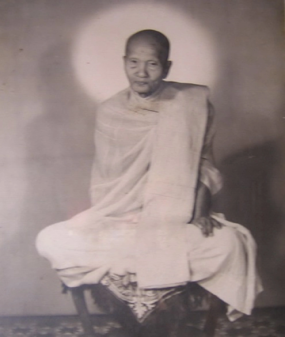 แม้แต่คนบ้าวิกลจริต..ก็รักษาหาย!! เปิดตำนาน พระหมอยาที่โด่งดัง.."หลวงพ่อโต วัดเขาบ่อทอง" ยอดพระเถราจารย์ผู้เข้มขลังแห่งเมืองระยอง กราบสาธุ!!