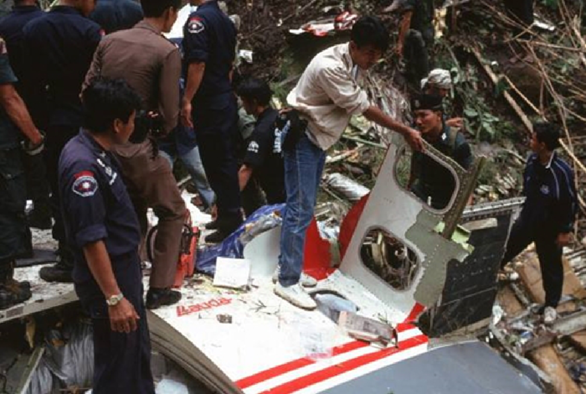 เรื่องเล่าหลอนหัวโกร๋น แห่แชร์ !!! เรื่องเล่าการพบเจอสิ่งลี้ลับ ณ สุสานเลาด้าแอร์ในตำนาน !!! เหตุการณ์เครื่องบินตกครั้งใหญ่ที่สุดในไทย