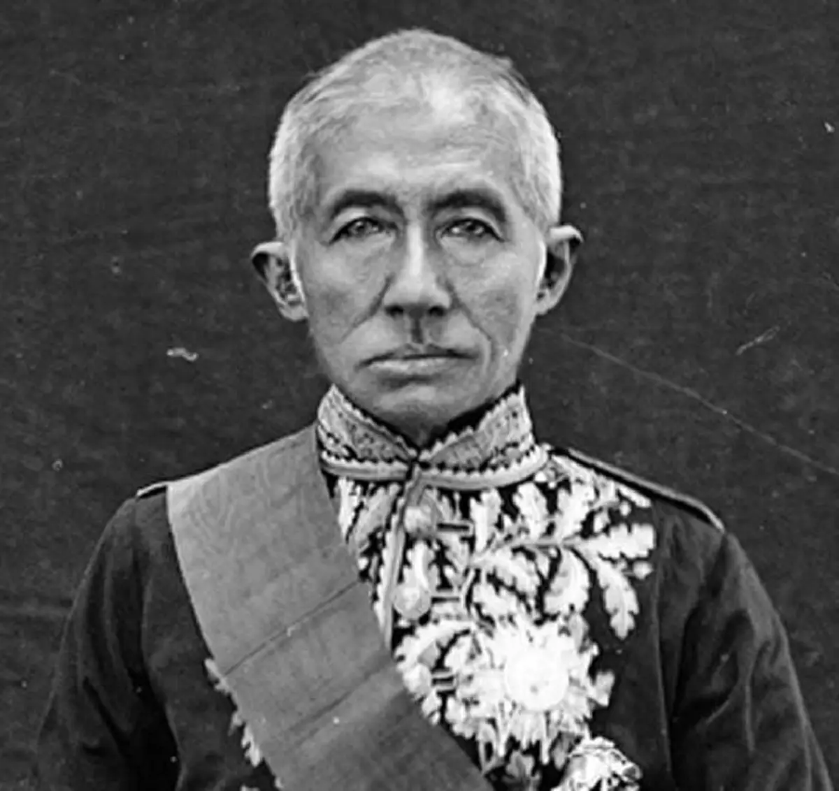 อาถรรพ์วันตั้งเสาหลักเมือง "งูเล็ก 4 ตัวเลื้อยลงหลุม" ขณะเคลื่อนเสา!! เปิดคำทำนายโยงถึง "การเปลี่ยนแปลงการปกครอง 2475"