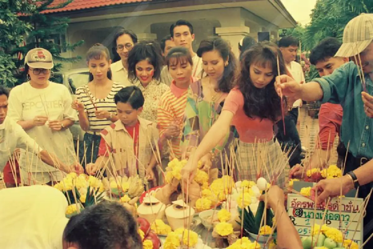 *เชื่อว่าน้อยคนจะเคยเห็น!!! เปิดภาพล่าสุดลูกชาย "อดีตตลกชื่อดังผู่ล่วงลับ" บอกเลยคนโตไม่ธรรมดาหล่อระดับพระเอก จนไม่อยากเชื่อสายตา!! (ชมคลิป)