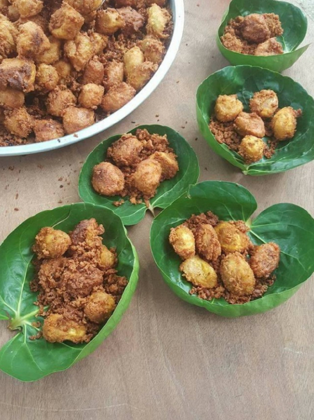 ใบเล็บครุฆลังกา ใช้ใส่อาหารแทนจานได้ ควรปลูกไว้ติดบ้าน