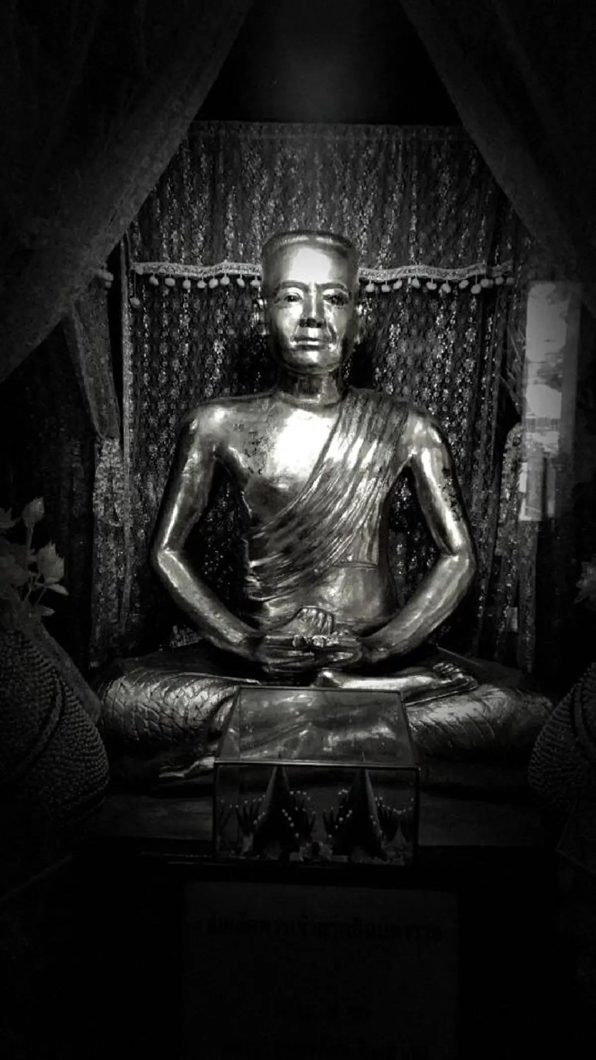 พลิกคดีประวัติศาสตร์!! “พระ” กราบไหว้ “คฤหัสถ์” ...ไม่ใช่เพราะ “เจ้าตาก” สำคัญตนเป็นพระอริยะ แต่เพราะพระเถระไม่แตกฉานพระวินัย