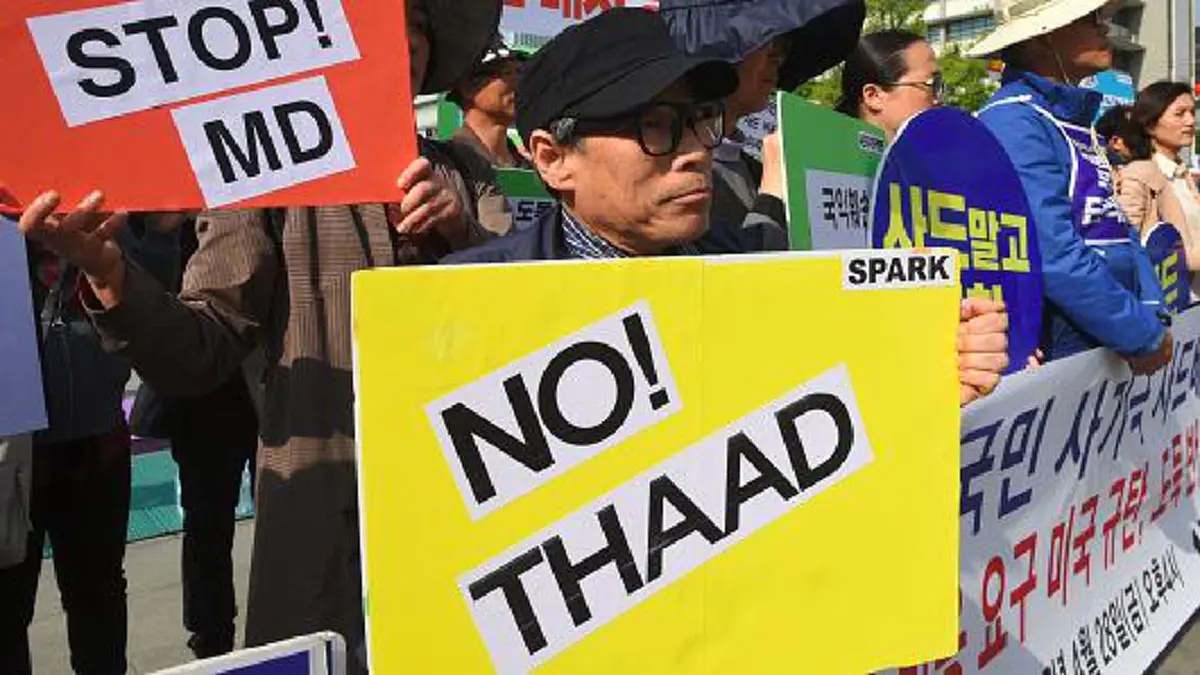 ไม่เอาขีปนาวุธ ไม่เอาสหรัฐฯ ไม่เอา THAAD!! ผู้ประท้วงชาวเกาหลีใต้บล็อกทางเข้าสถานที่ติดตั้ง THAAD ไม่ให้สหรัฐฯ เข้าพื้นที่