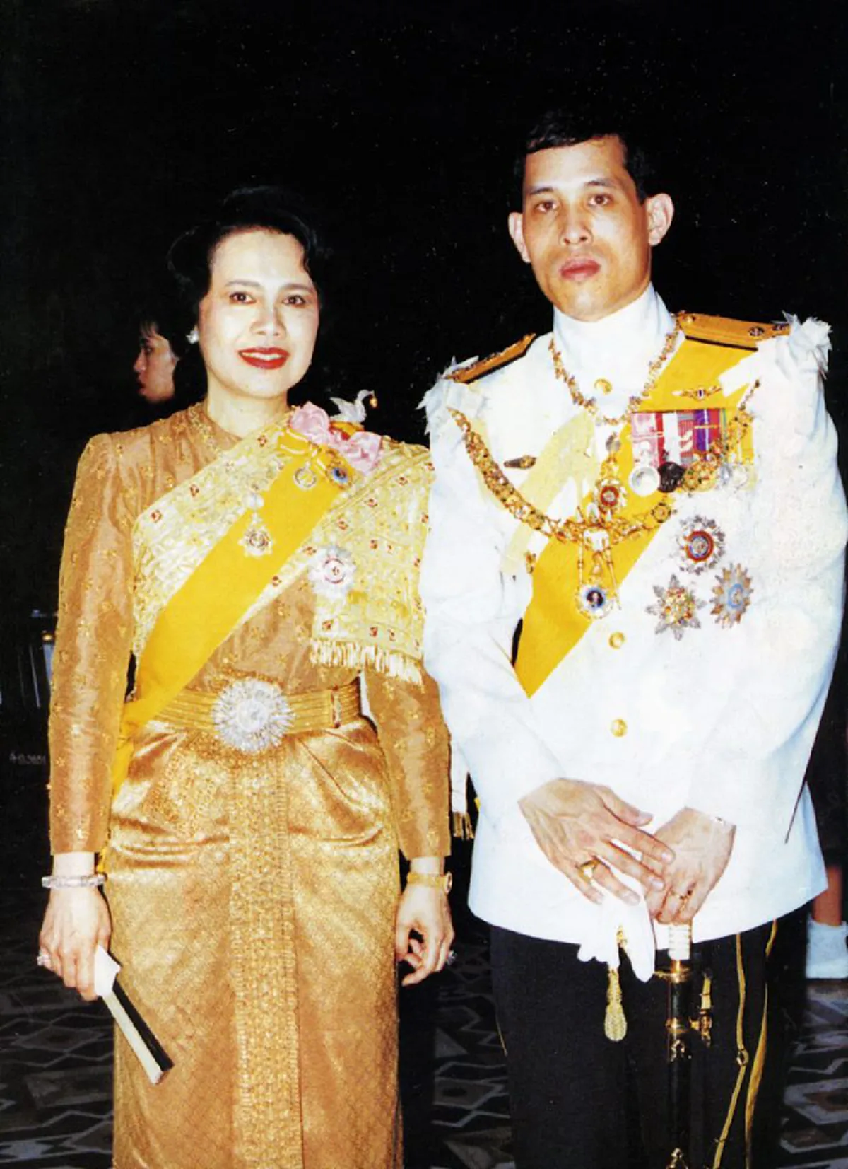 ชายรักแม่..สุดหัวใจ !! พระราชนิพนธ์ใน "สมเด็จพระเจ้าอยู่หัว มหาวชิราลงกรณฯ" บทกลอนสุดซาบซึ้งสะท้อนถึงความรักที่มีต่อ "สมเด็จแม่" อย่างล้นพ้น