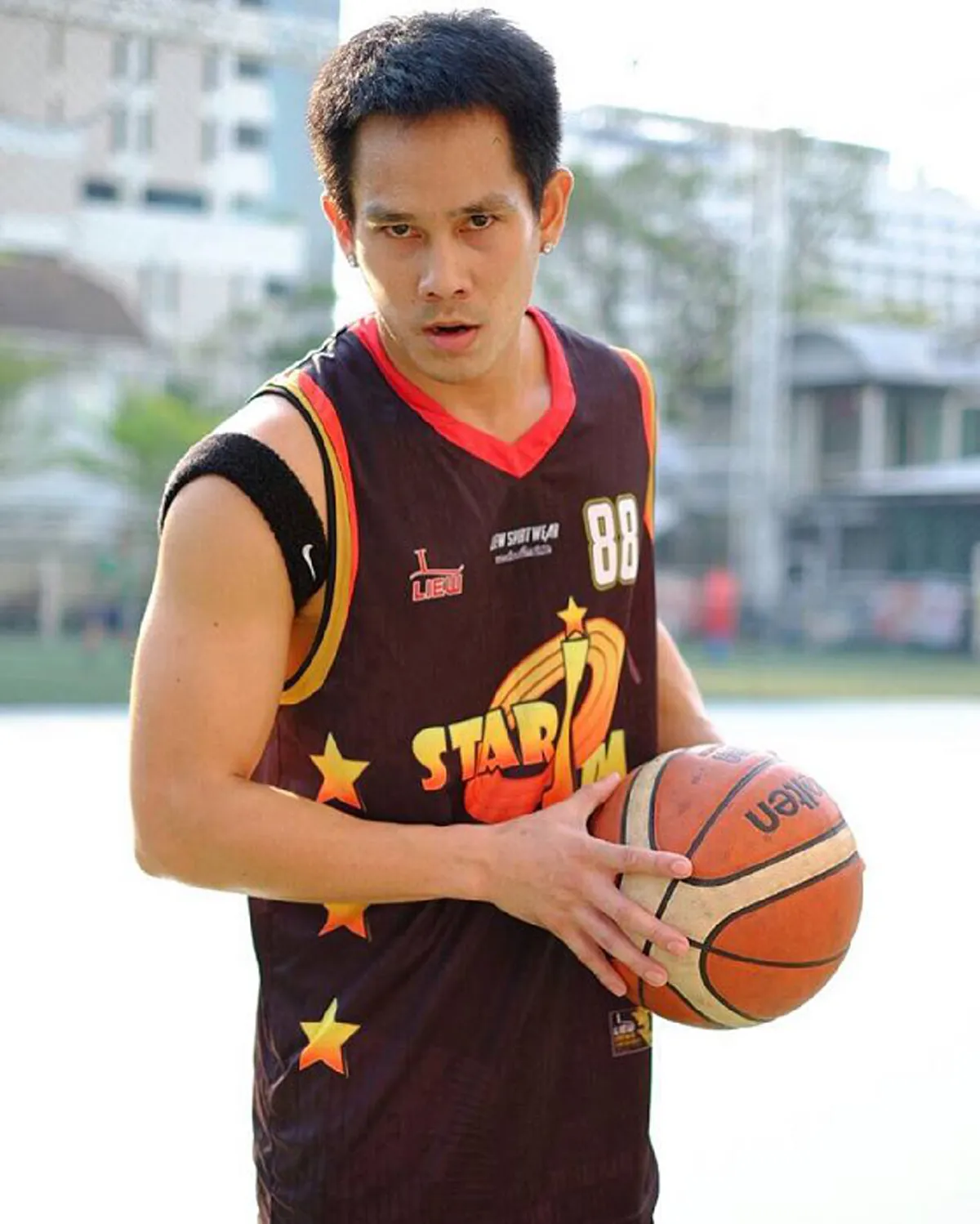 หลอนผวา..ขนลุกซู่  !! ชาวบ้านเชียง จ.อุดรฯ ทำพิธีบวงสรวงวิญญาณบรรพบุรุษ จู่ๆ เกิดเหตุสะพรึง มีวิญญาณเข้าสิงเเม่นักร้องดัง เวทีเดอะสตาร์ ???