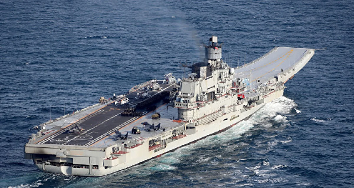 อยากรู้ว่าใครเจ๋งกว่ากัน!! รัสเซีย เย้ย เรือบรรทุกเครื่องบินอังกฤษก็แค่เป้านิ่ง กลางทะเล มีดีที่ใหญ่ แต่แสนยานุภาพห่วย