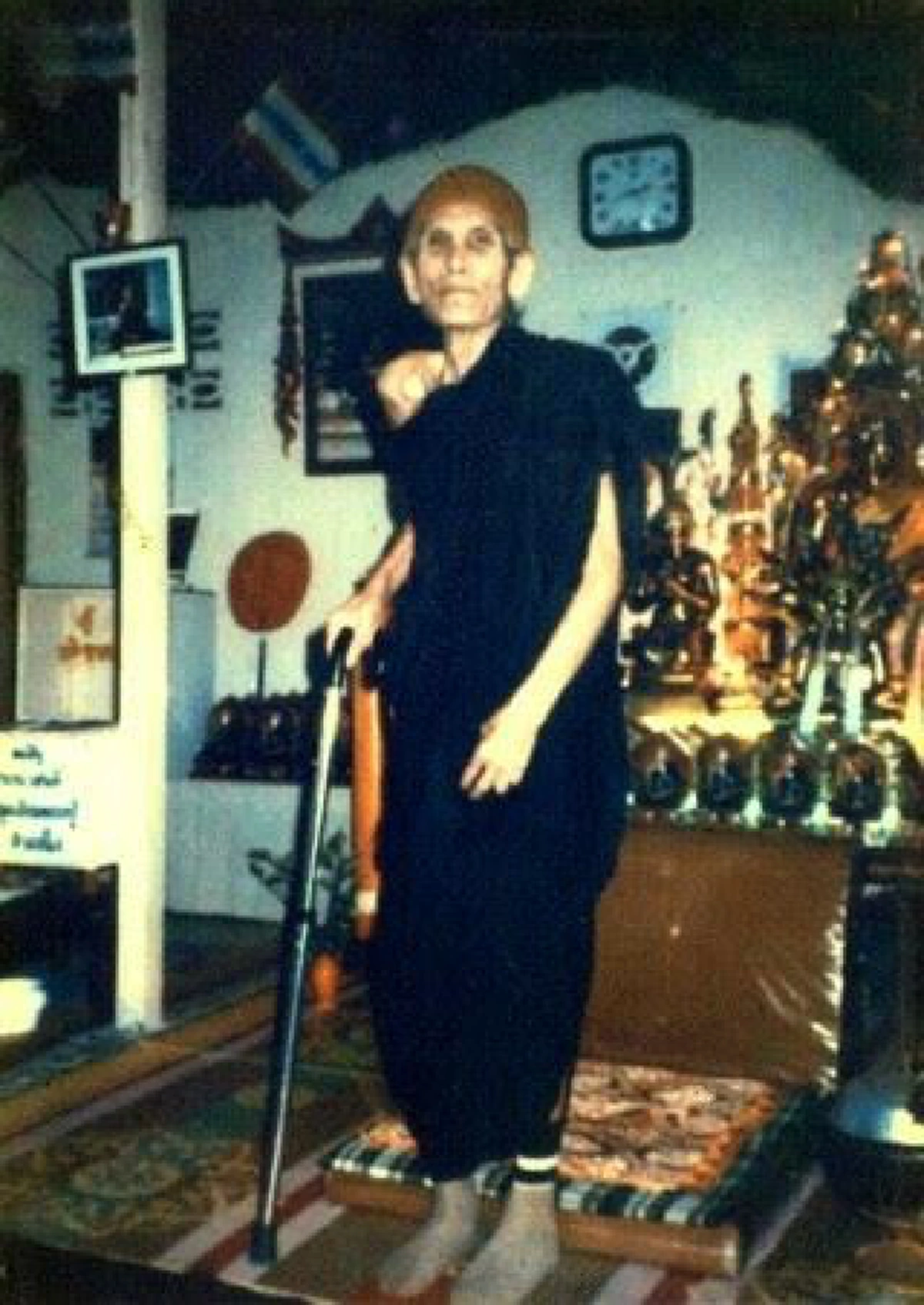 พระมหากษัตริย์แห่งประเทศลาว ทรงฝากตนเป็นศิษย์ หลวงปู่คำคนิง !!! เหตุความศรัทธาของคนทั่วประเทศลาว และความเลื่อมใสส่วนพระองค์