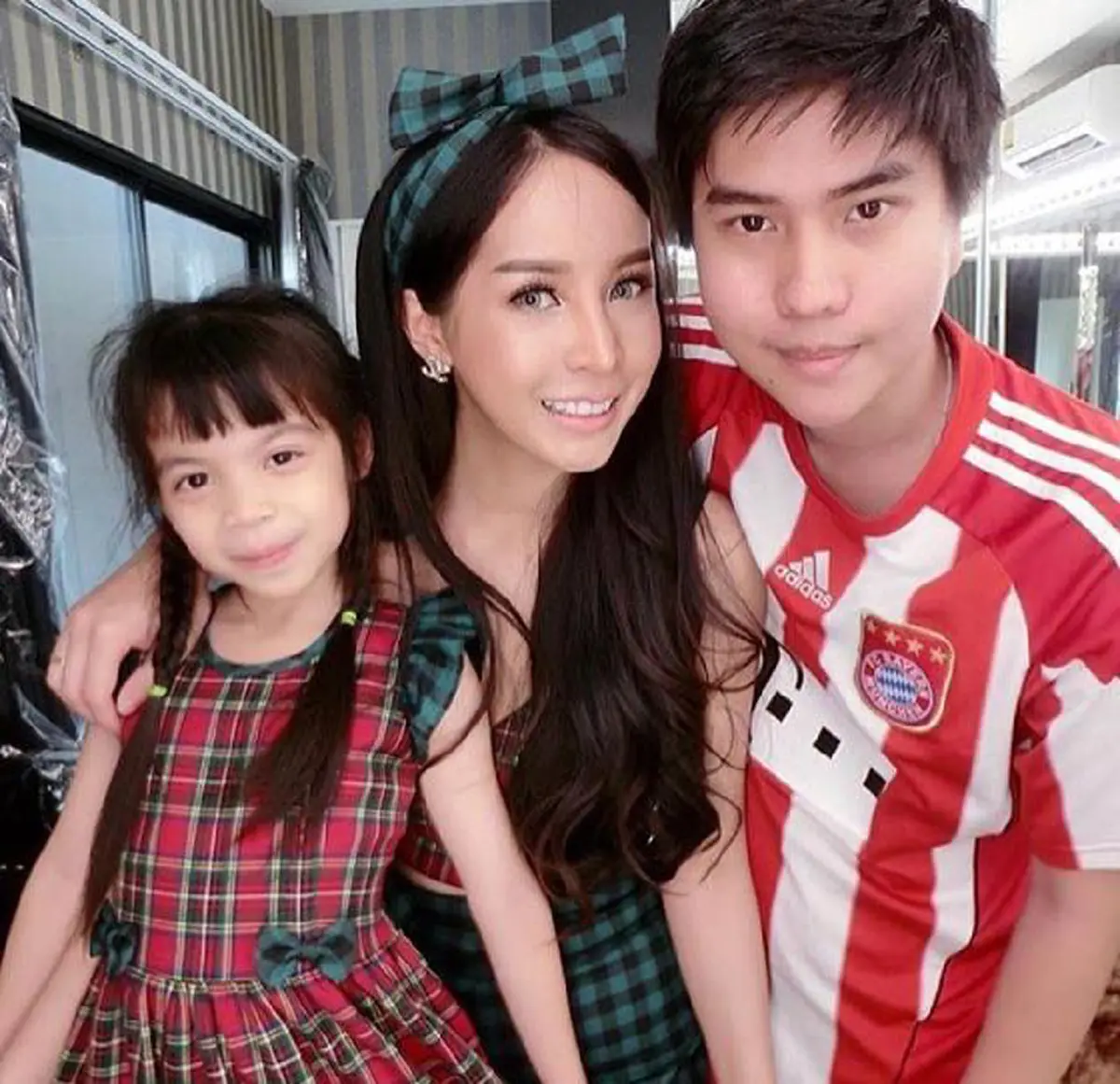 คนที่สามมาแล้ว!!!  “อ๊อฟฟี่ แม็กซิม”  เซอร์ไพรส์วันเกิดให้  "สามี" ด้วยของขวัญที่มีค่ามากที่สุด!!!   